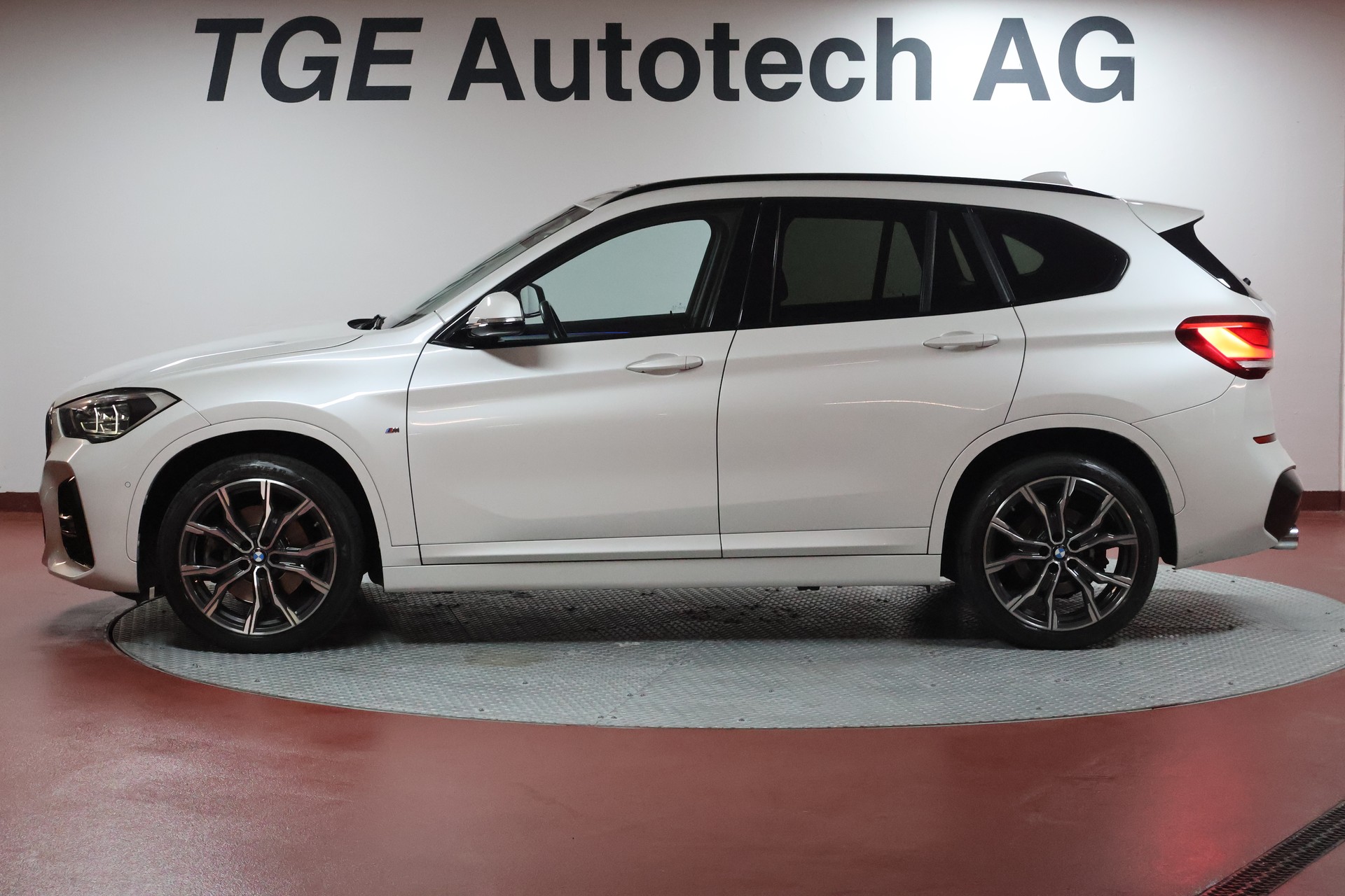 BMW X1 xDrive 25d M Sport Steptronic-showroom-element-3