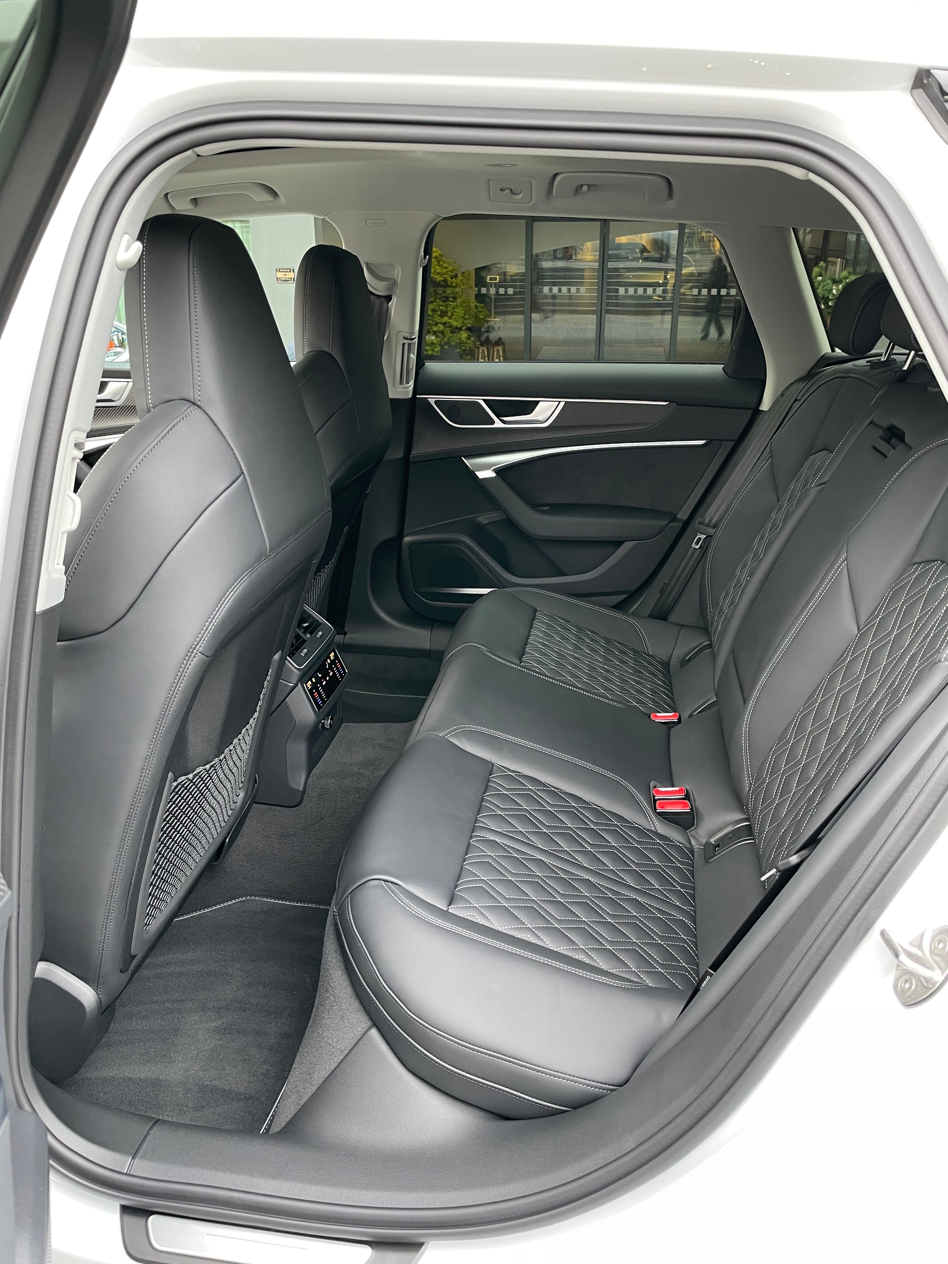AUDI A6 Avant 55 TFSIe S line quattro S-tronic-image-15