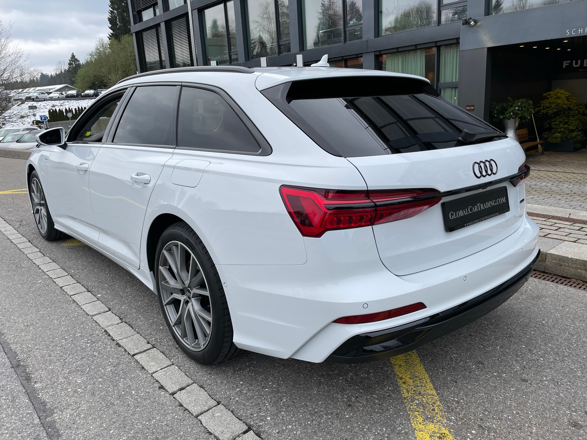 AUDI A6 Avant 55 TFSIe S line quattro S-tronic-image-7