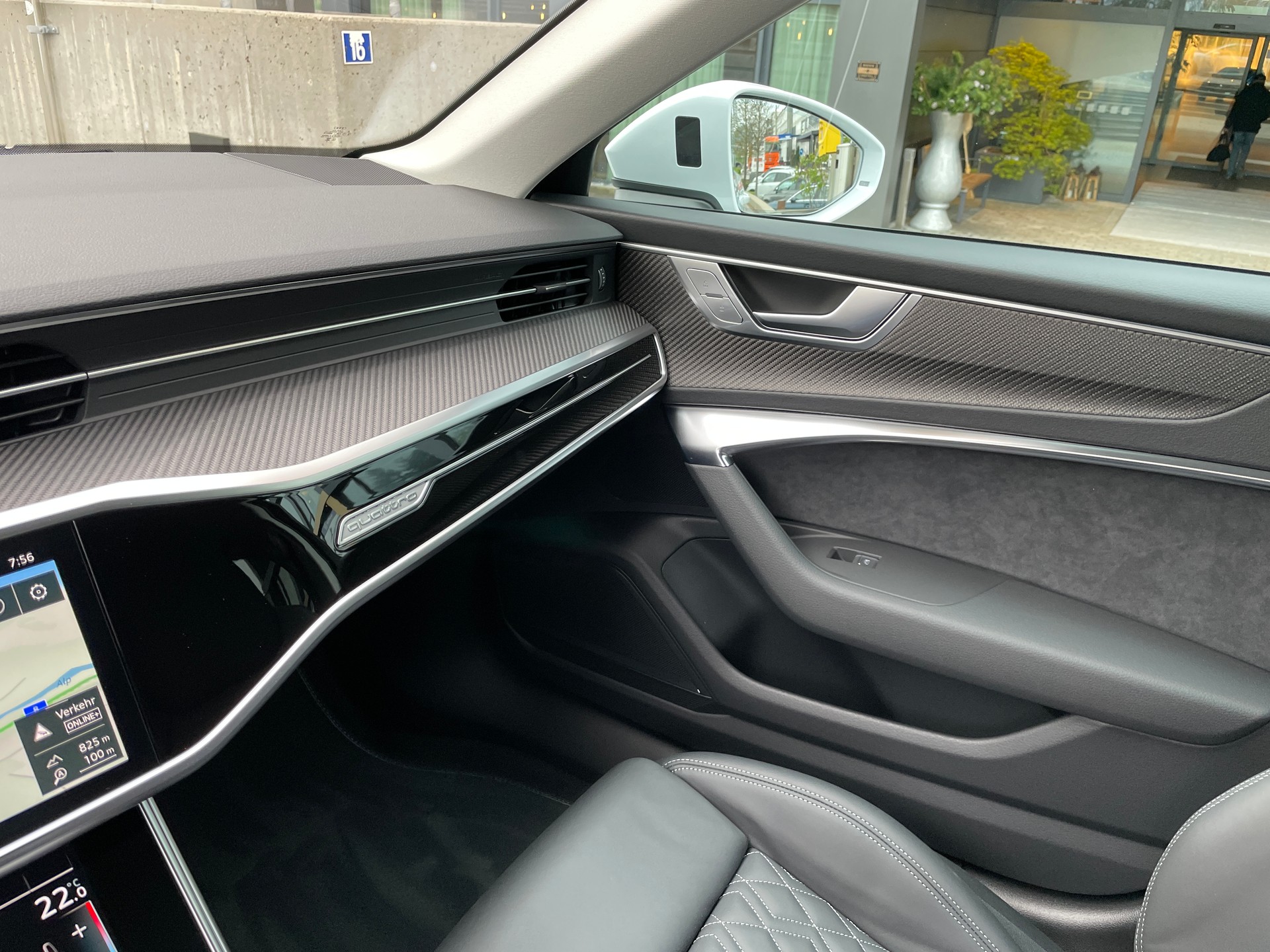 AUDI A6 Avant 55 TFSIe S line quattro S-tronic-image-24