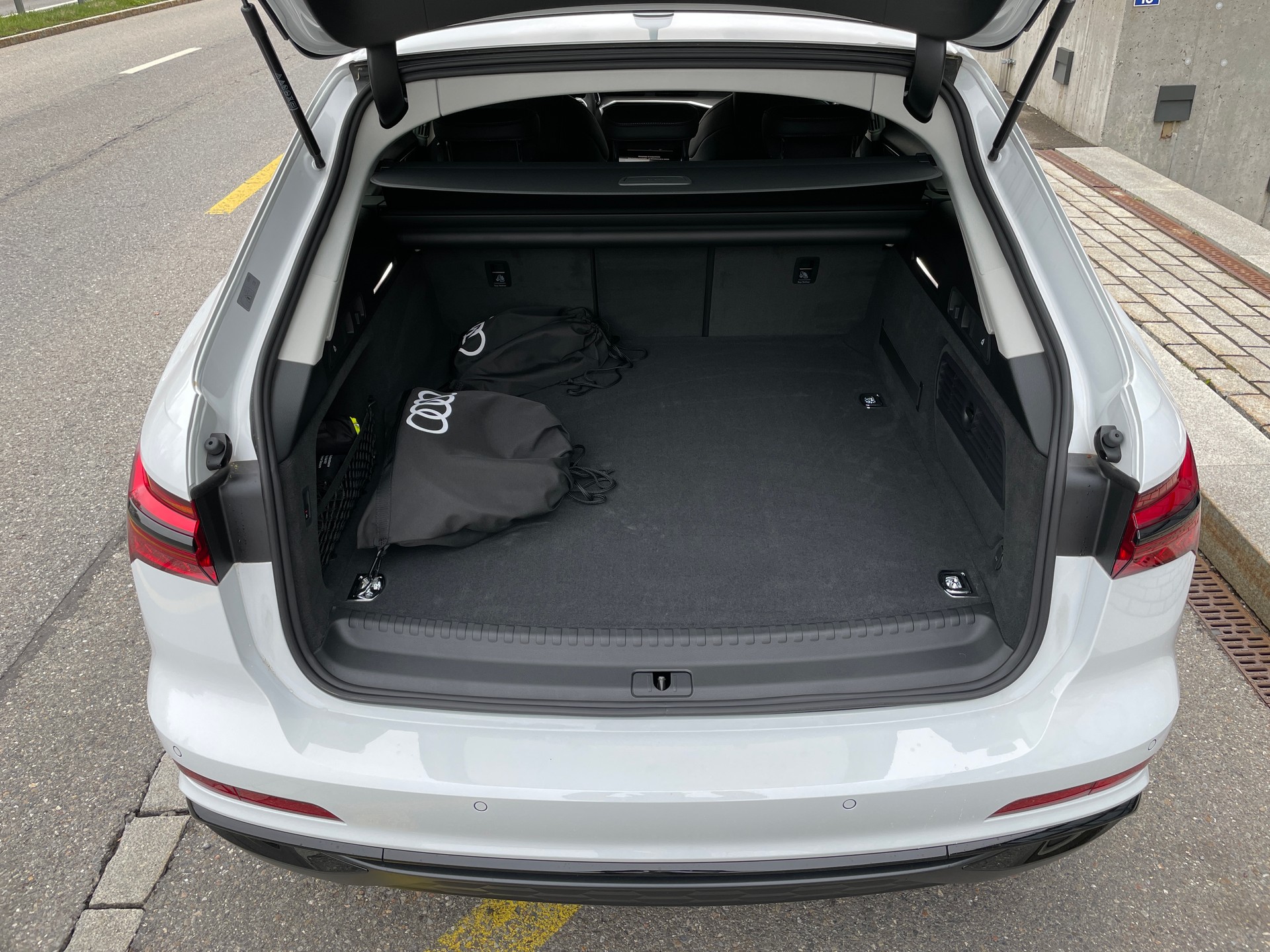 AUDI A6 Avant 55 TFSIe S line quattro S-tronic-image-6