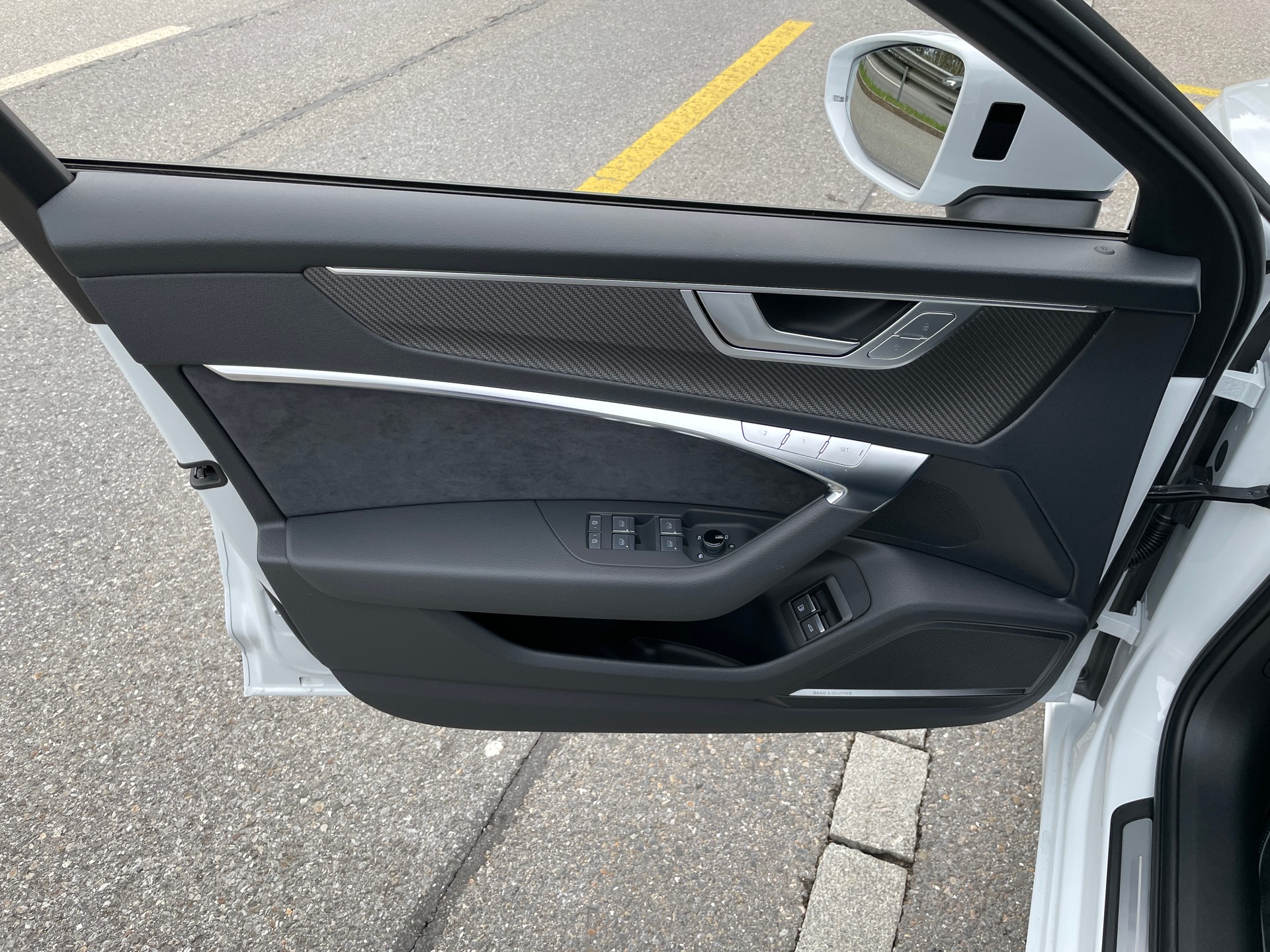 AUDI A6 Avant 55 TFSIe S line quattro S-tronic-image-10