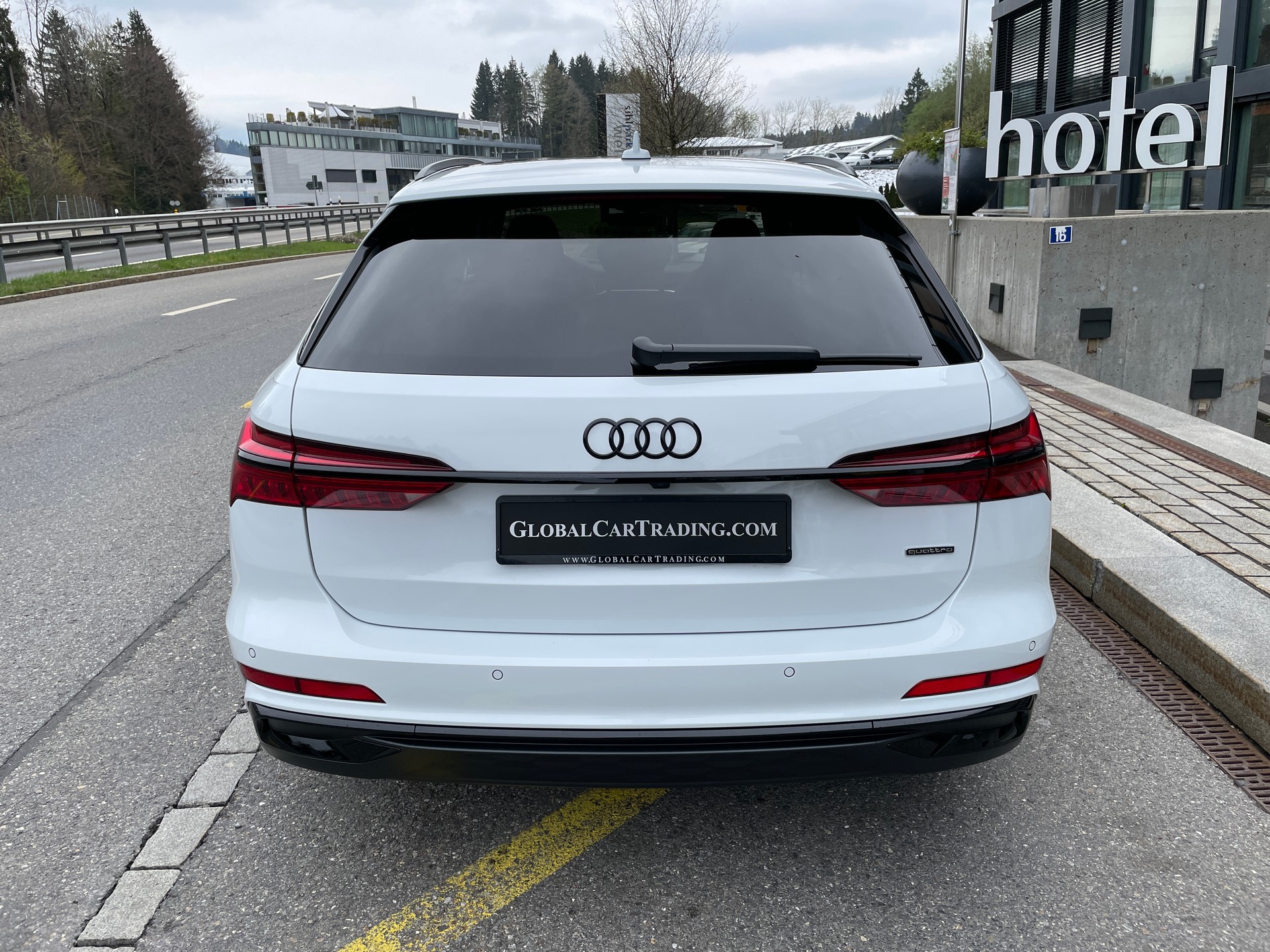AUDI A6 Avant 55 TFSIe S line quattro S-tronic-image-5
