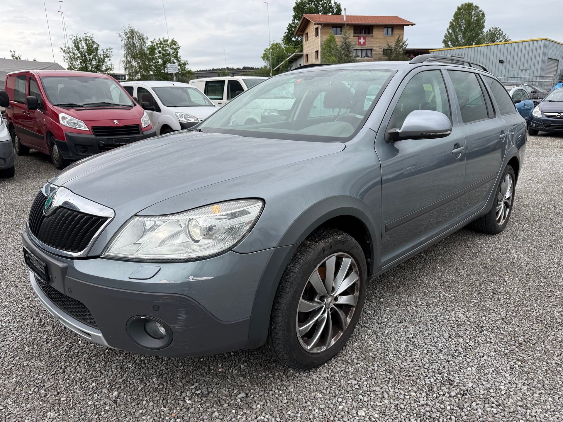 SKODA Octavia Combi 1.8 TSI Scout 4x4-image-1