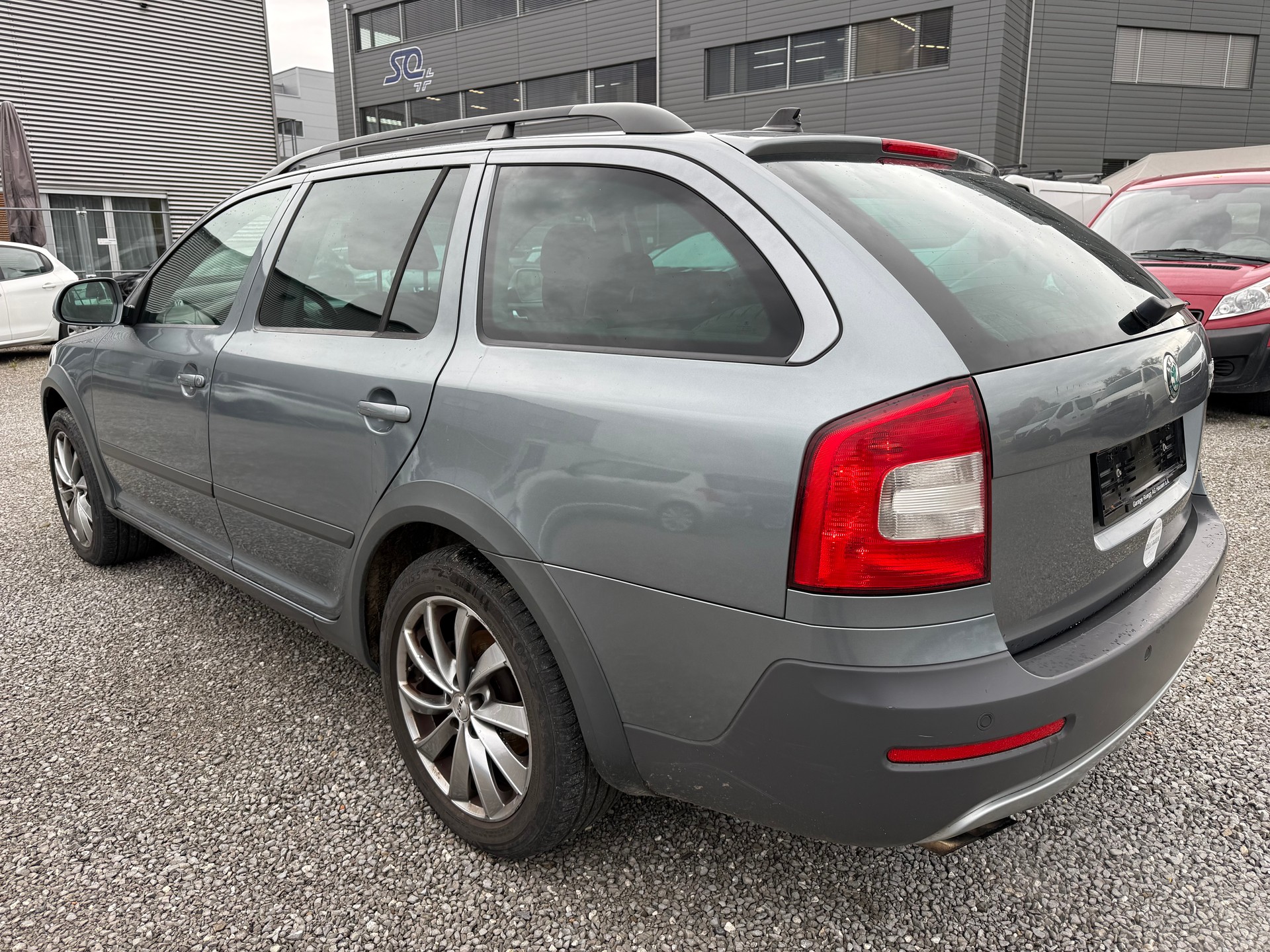 SKODA Octavia Combi 1.8 TSI Scout 4x4-image-2