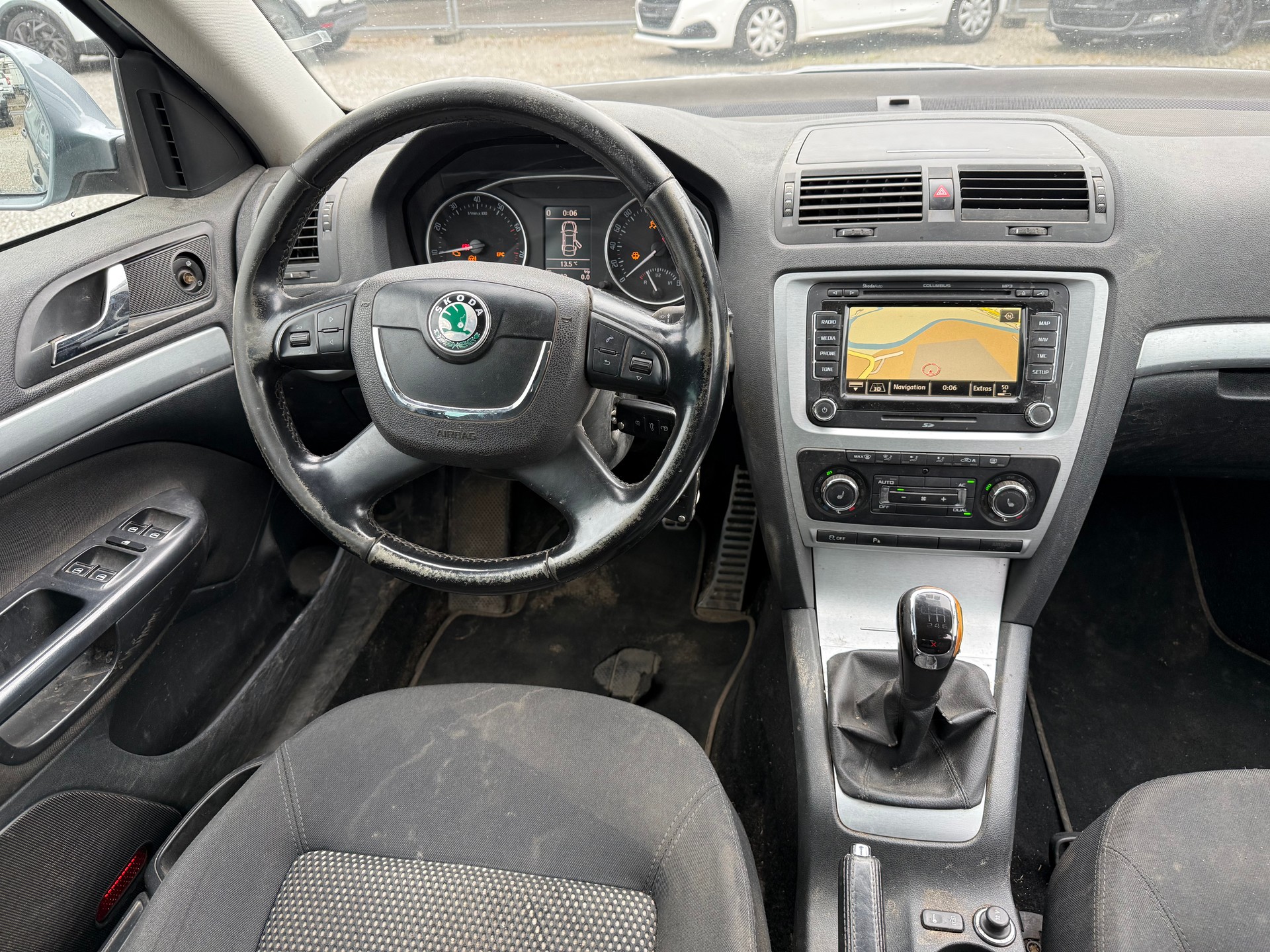SKODA Octavia Combi 1.8 TSI Scout 4x4-image-8