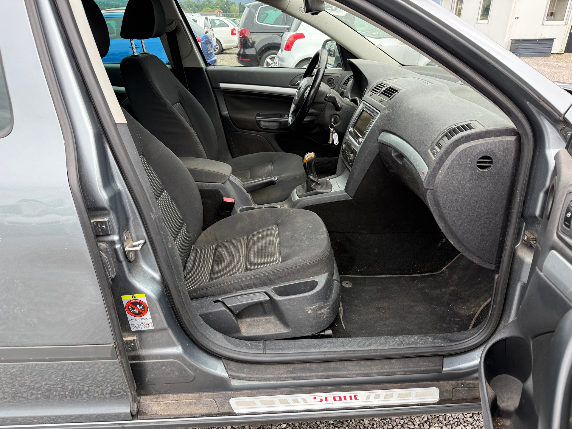 SKODA Octavia Combi 1.8 TSI Scout 4x4-image-6