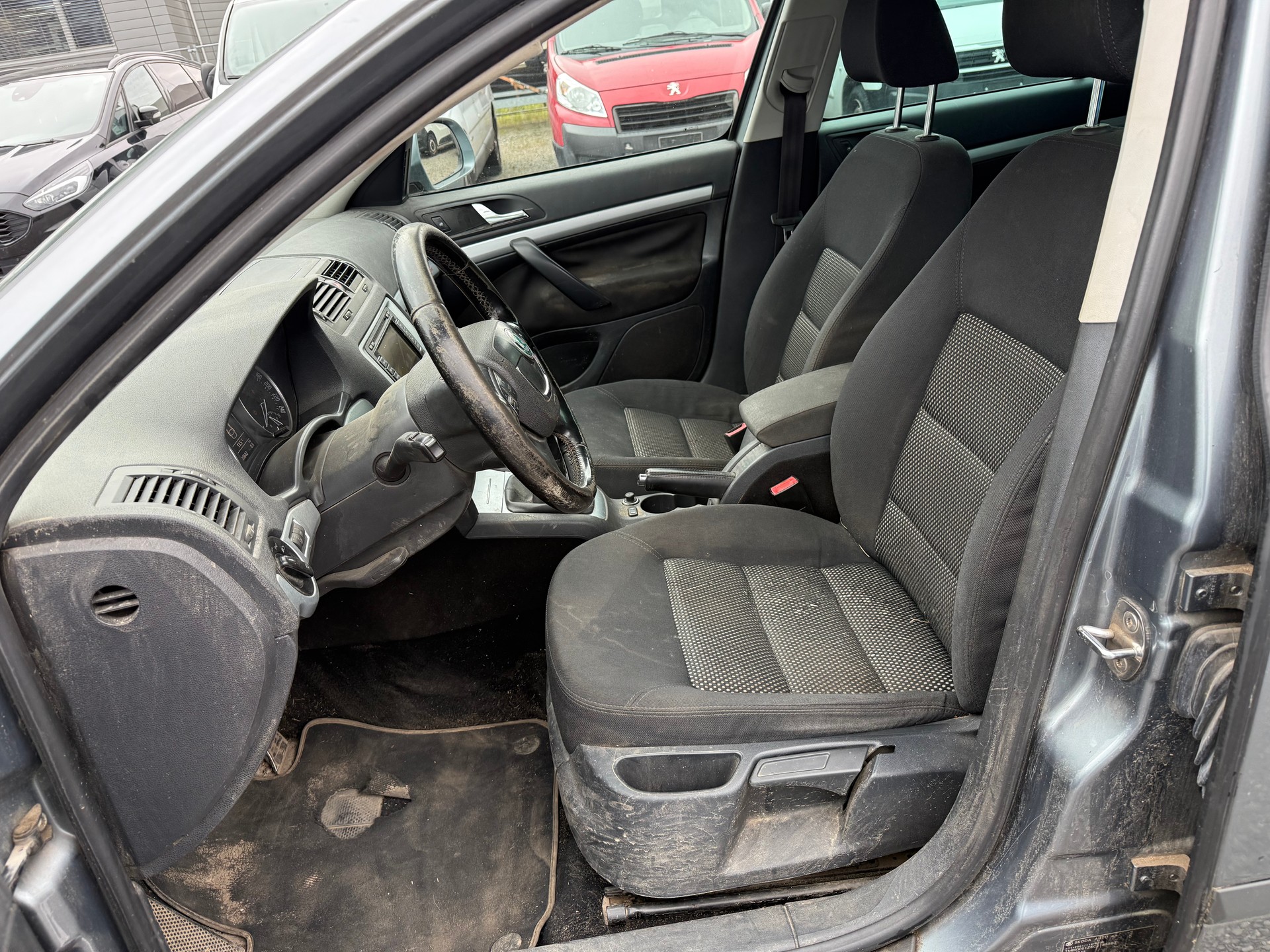 SKODA Octavia Combi 1.8 TSI Scout 4x4-image-10