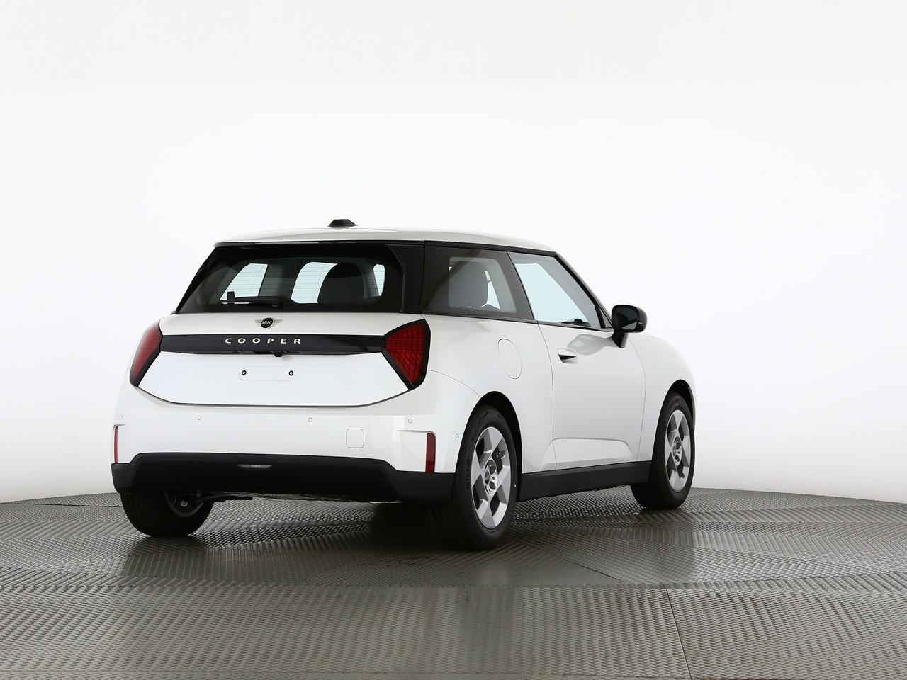 MINI Cooper E-showroom-element-1