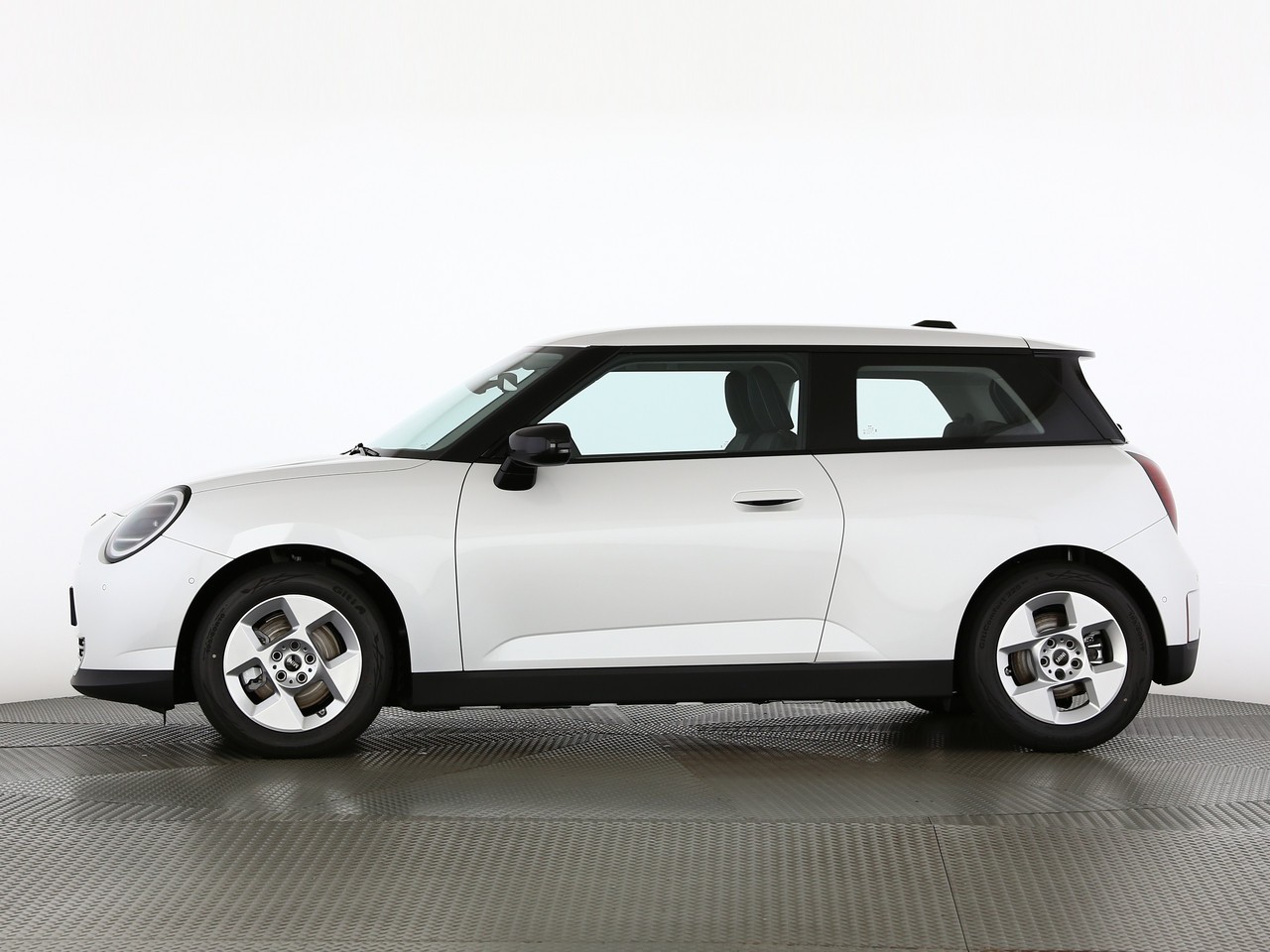 MINI Cooper E-showroom-element-2