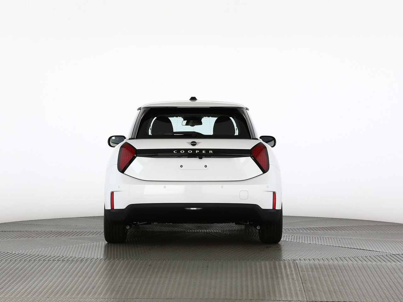MINI Cooper E-showroom-element-3