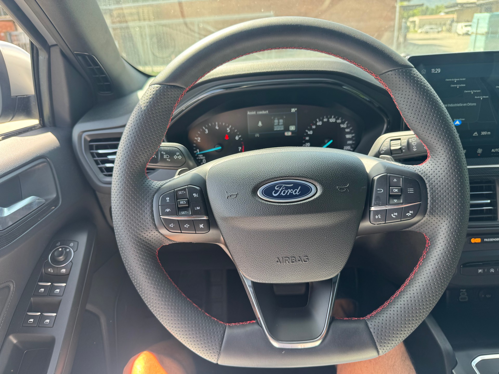 FORD Focus 1.0 MHEV ST-Line X Automat-image-17