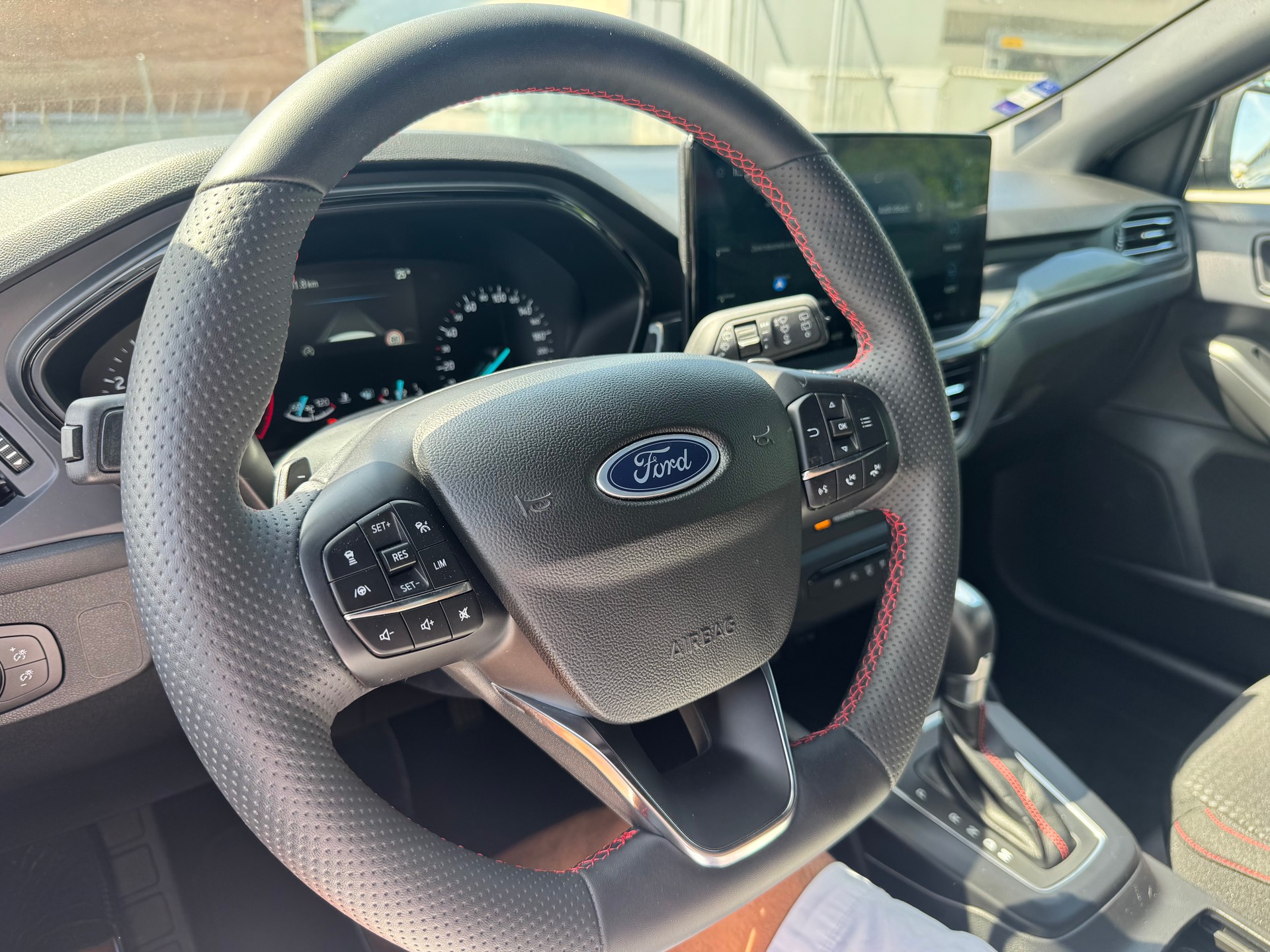 FORD Focus 1.0 MHEV ST-Line X Automat-image-25