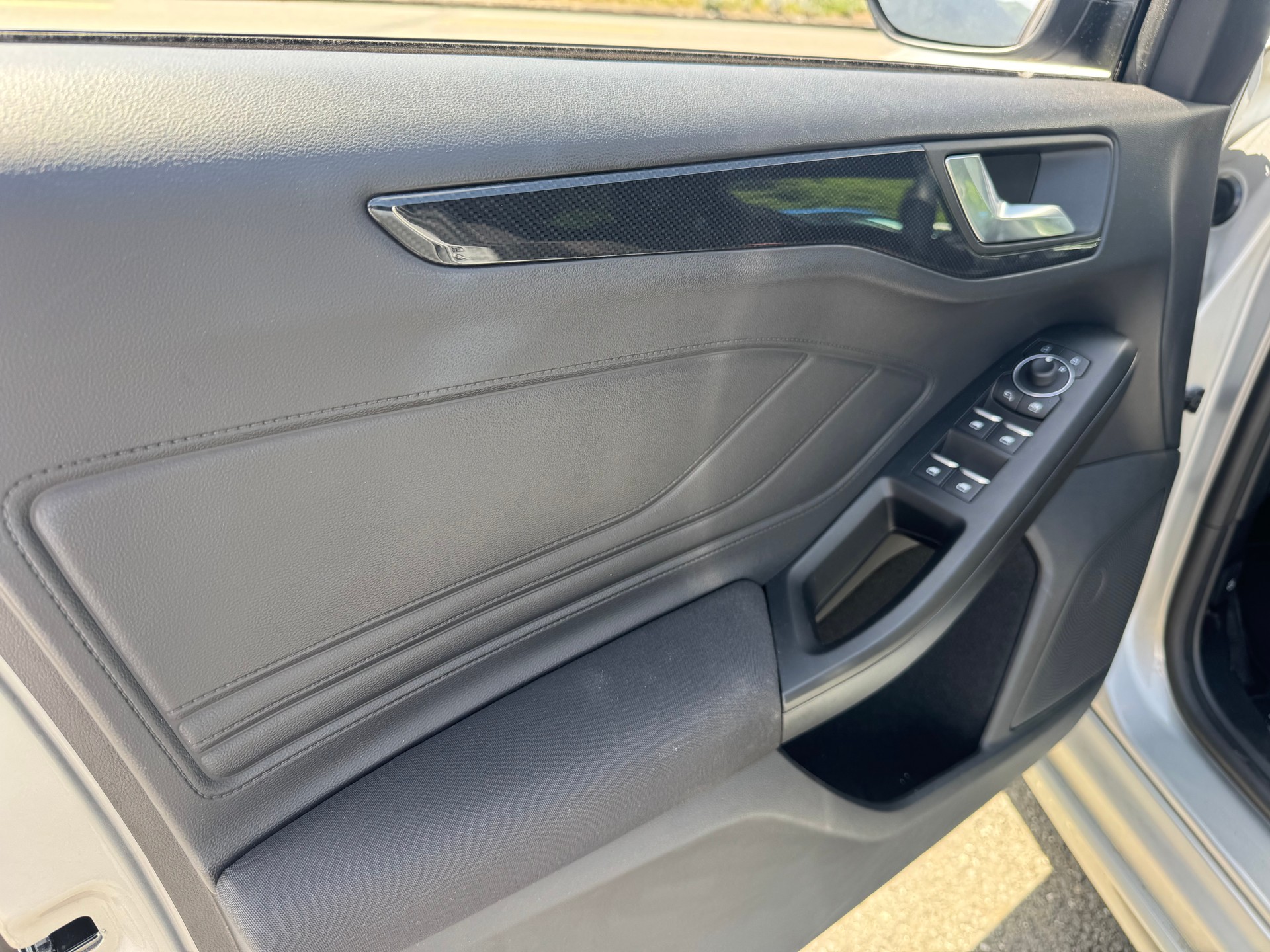 FORD Focus 1.0 MHEV ST-Line X Automat-image-9