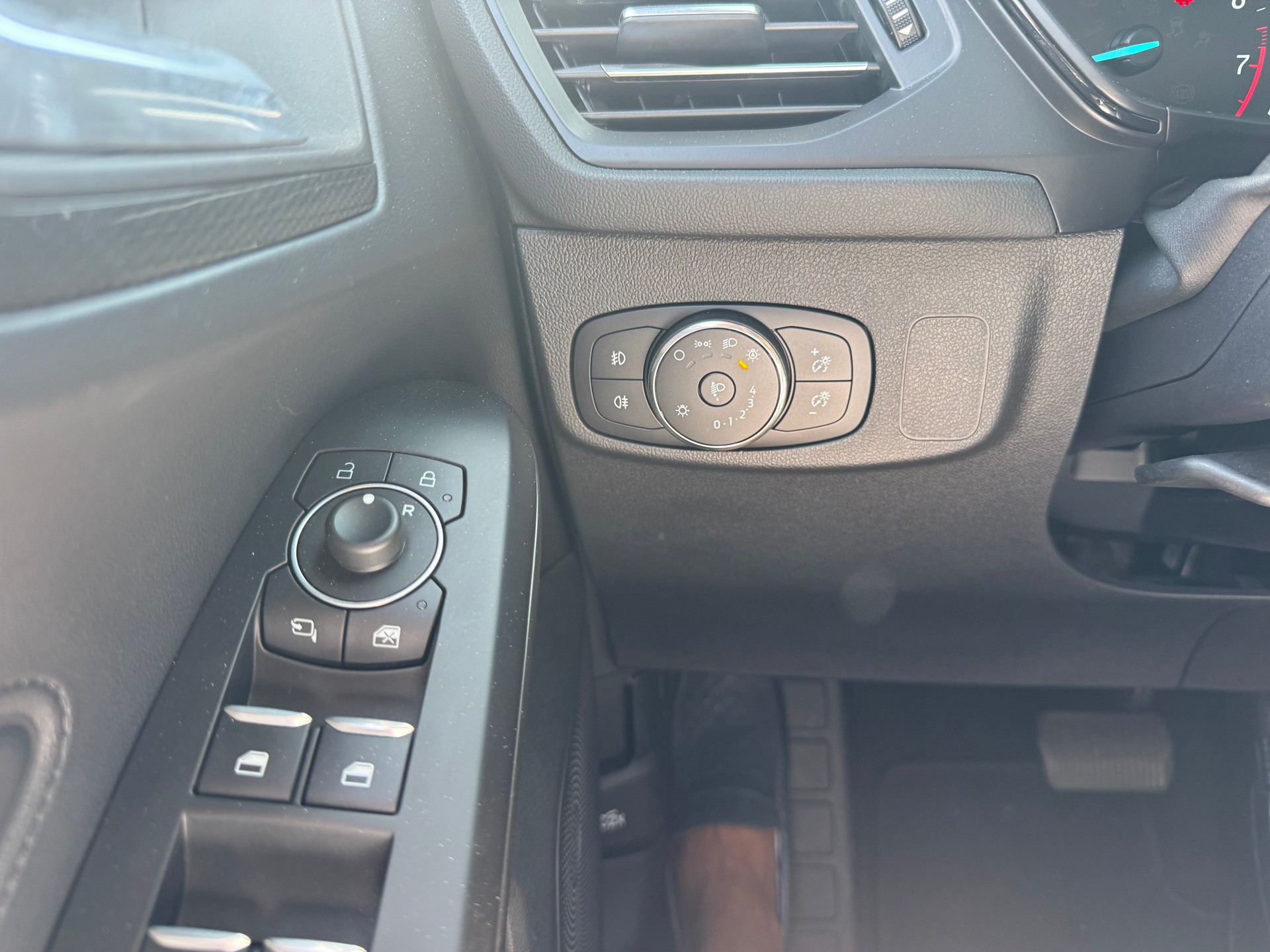 FORD Focus 1.0 MHEV ST-Line X Automat-image-20