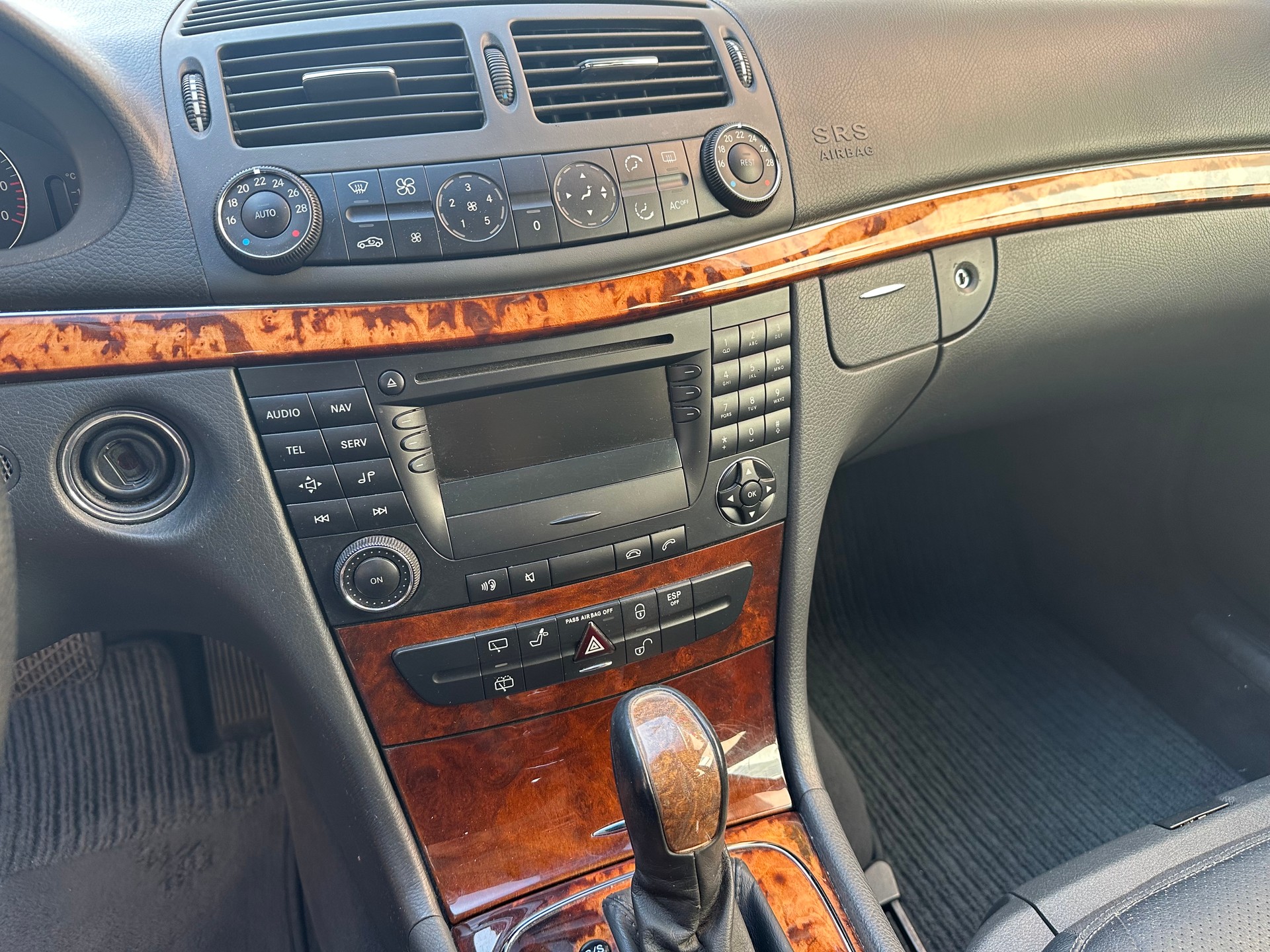 MERCEDES-BENZ E 320 Avantgarde 4Matic Automatic-image-5