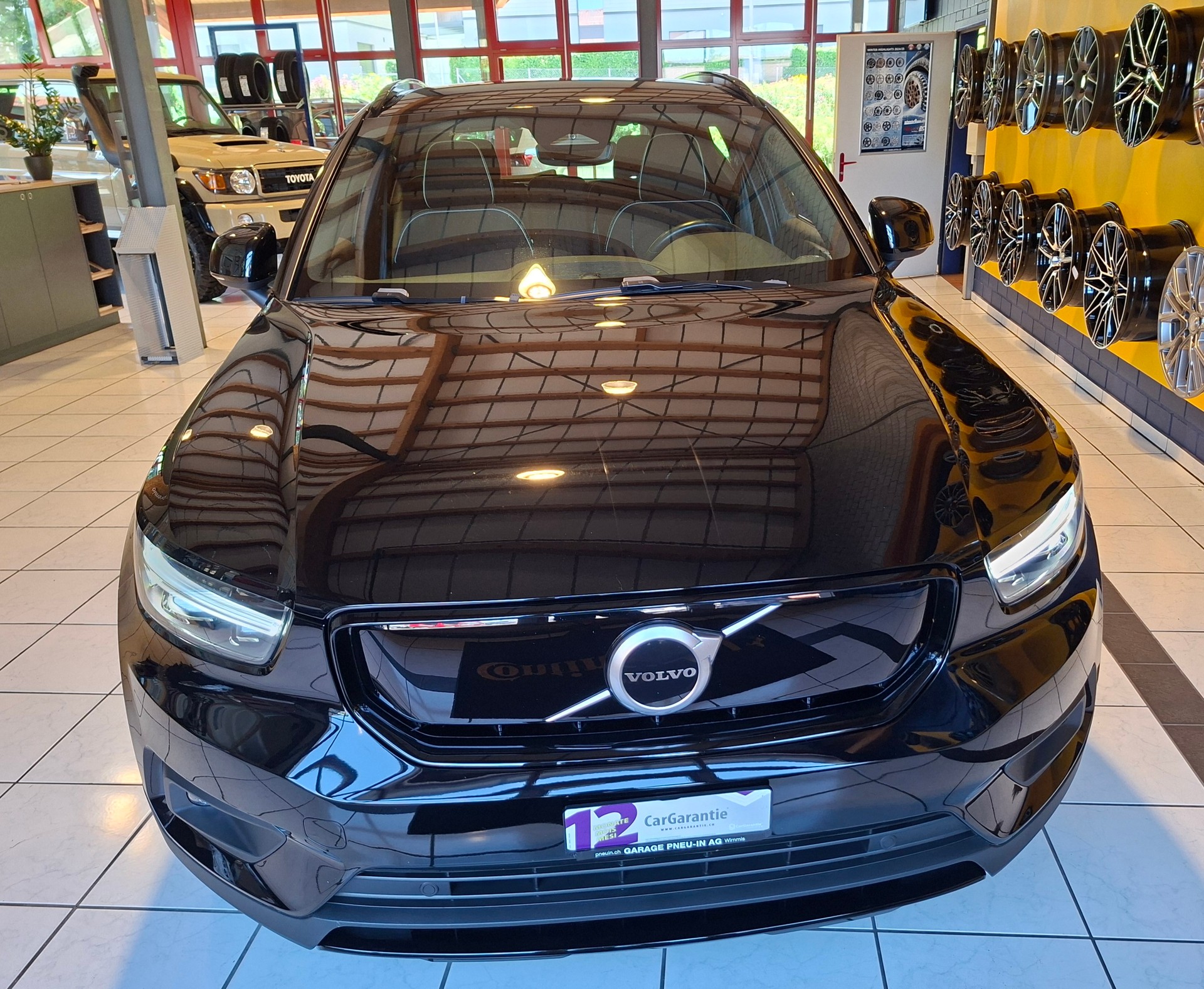 VOLVO XC40 P8 AWD Pure Electric R-Design-image-1