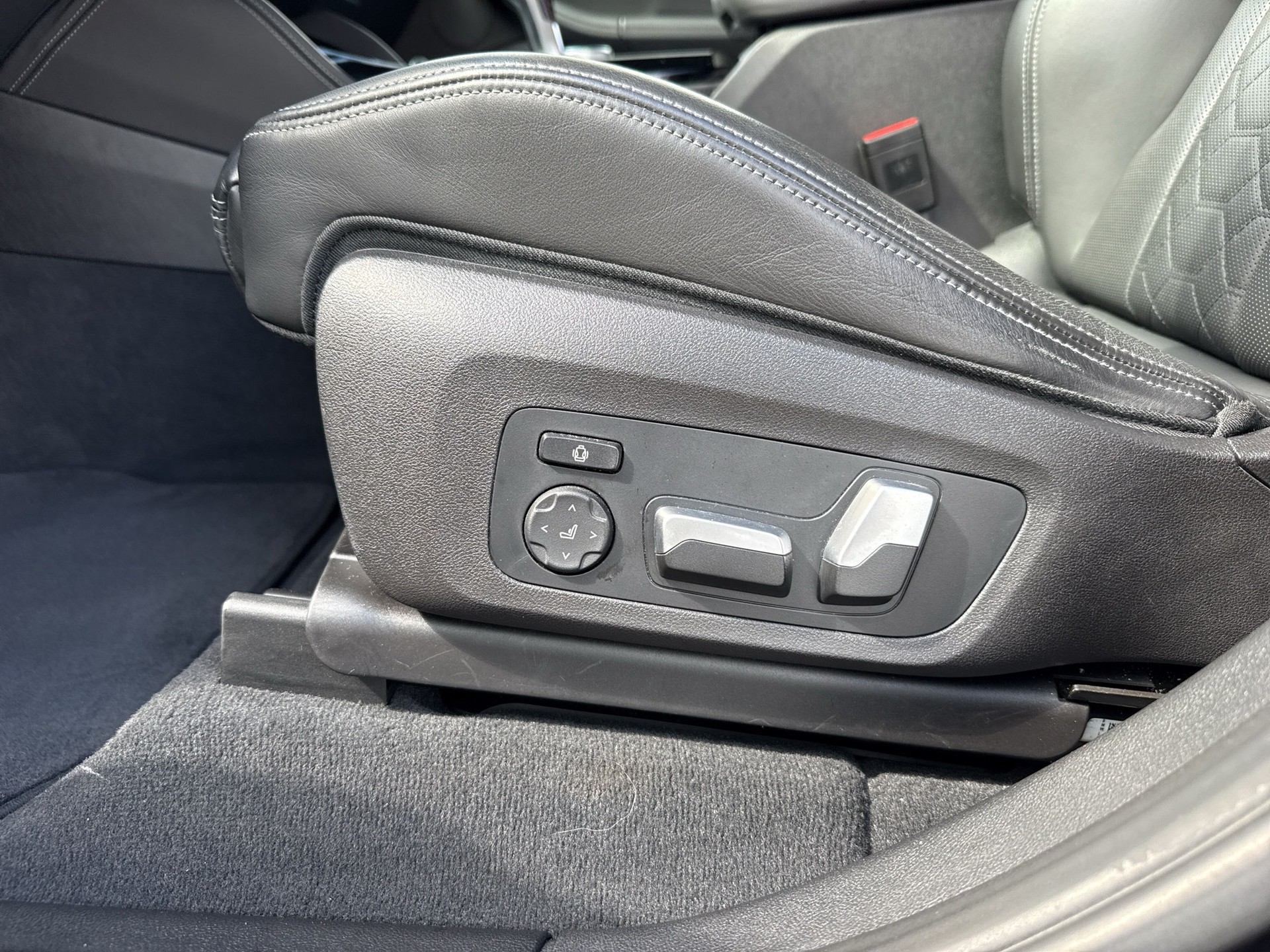 BMW X4M xDrive M Competition Steptronic-image-18