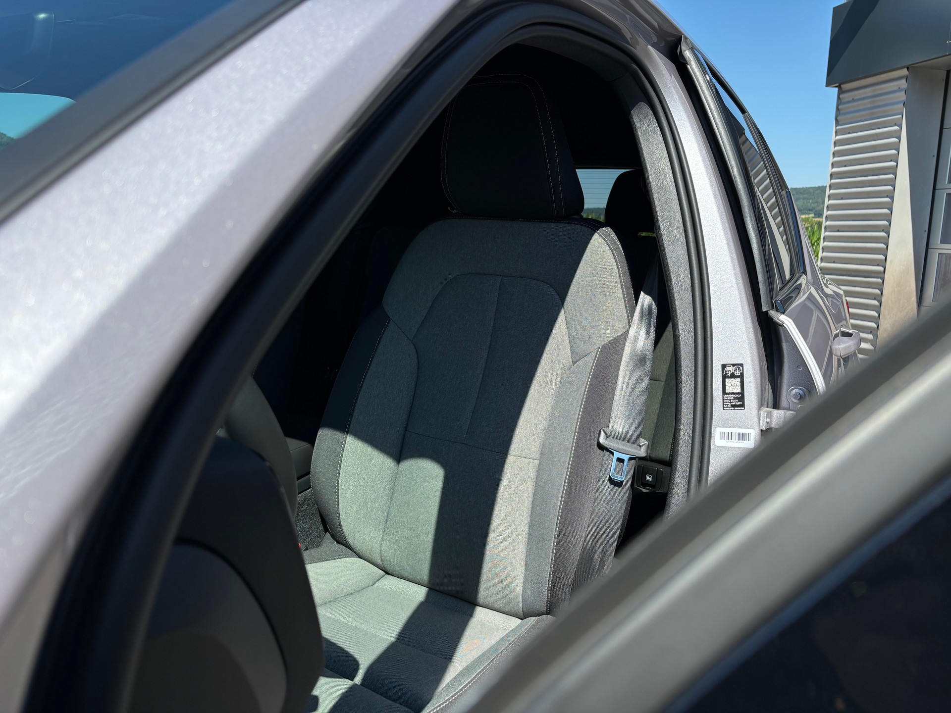 VOLVO XC40 2.0 B4 MH Plus Dark-showroom-element-3