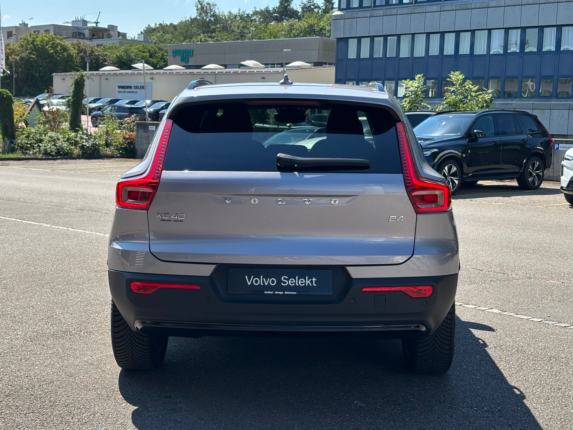 VOLVO XC40 2.0 B4 MH Plus Dark-image-8