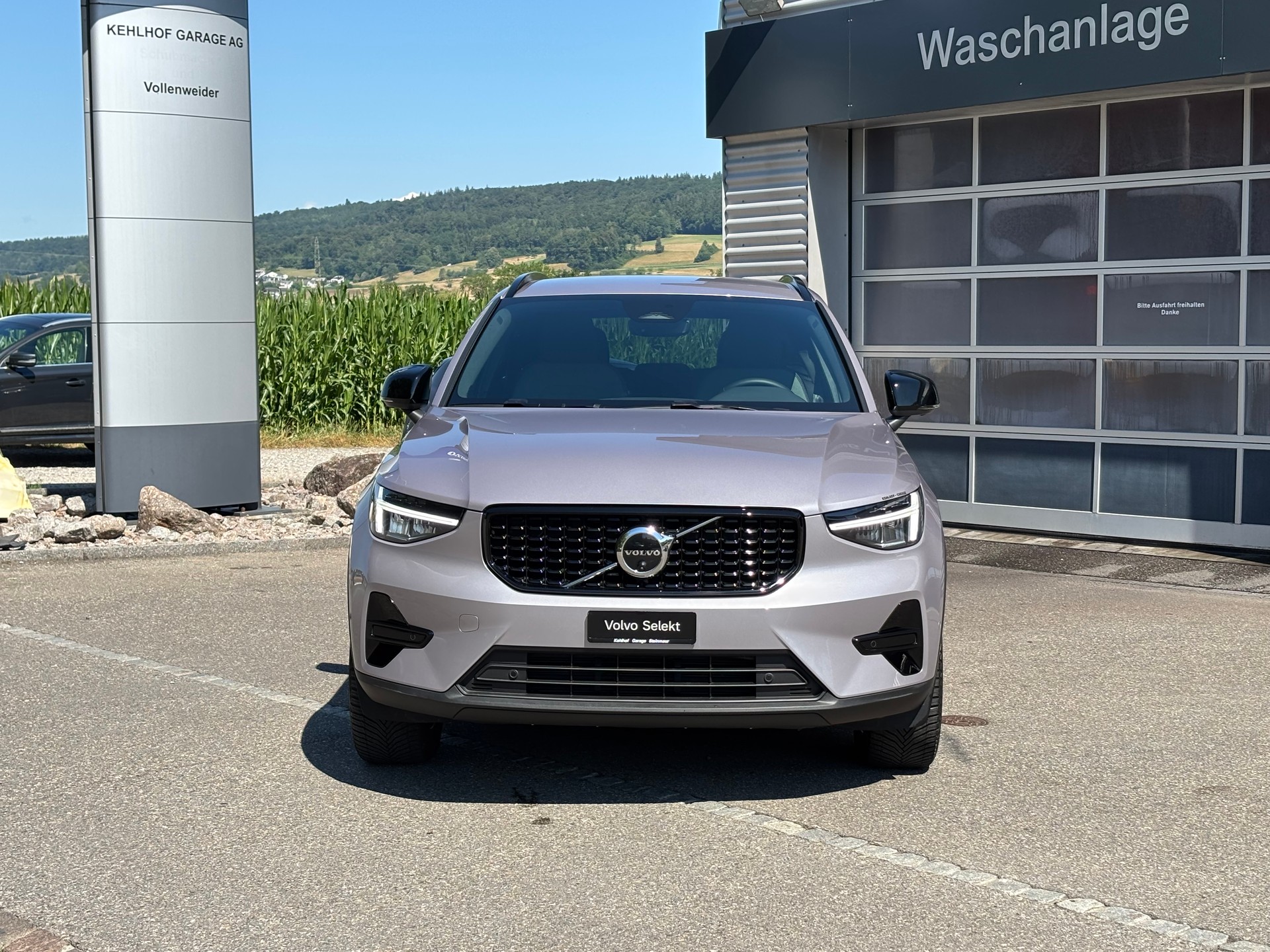 VOLVO XC40 2.0 B4 MH Plus Dark-image-7