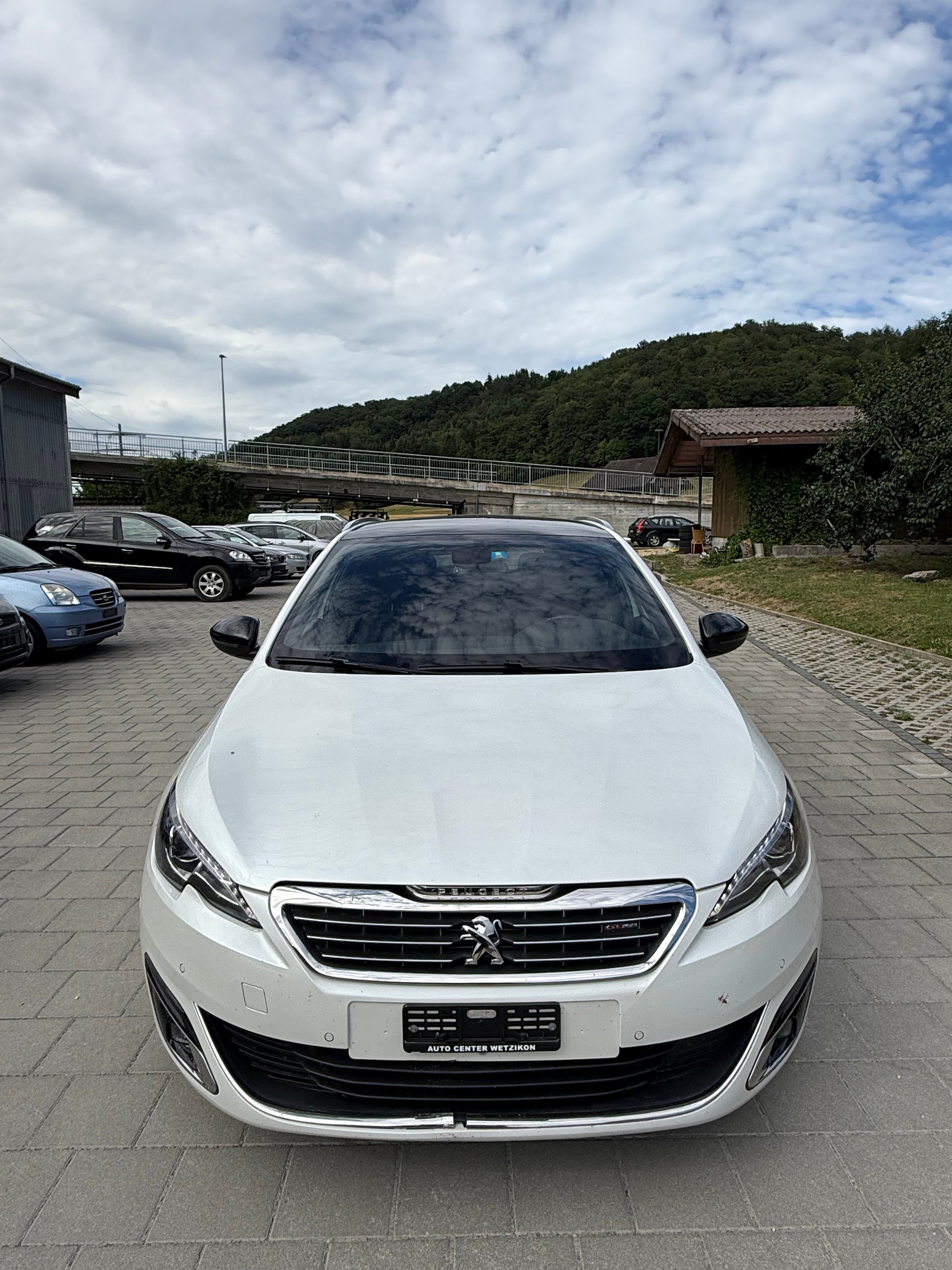 PEUGEOT 308 SW 1.2 THP GT Line Automatic-showroom-element-1