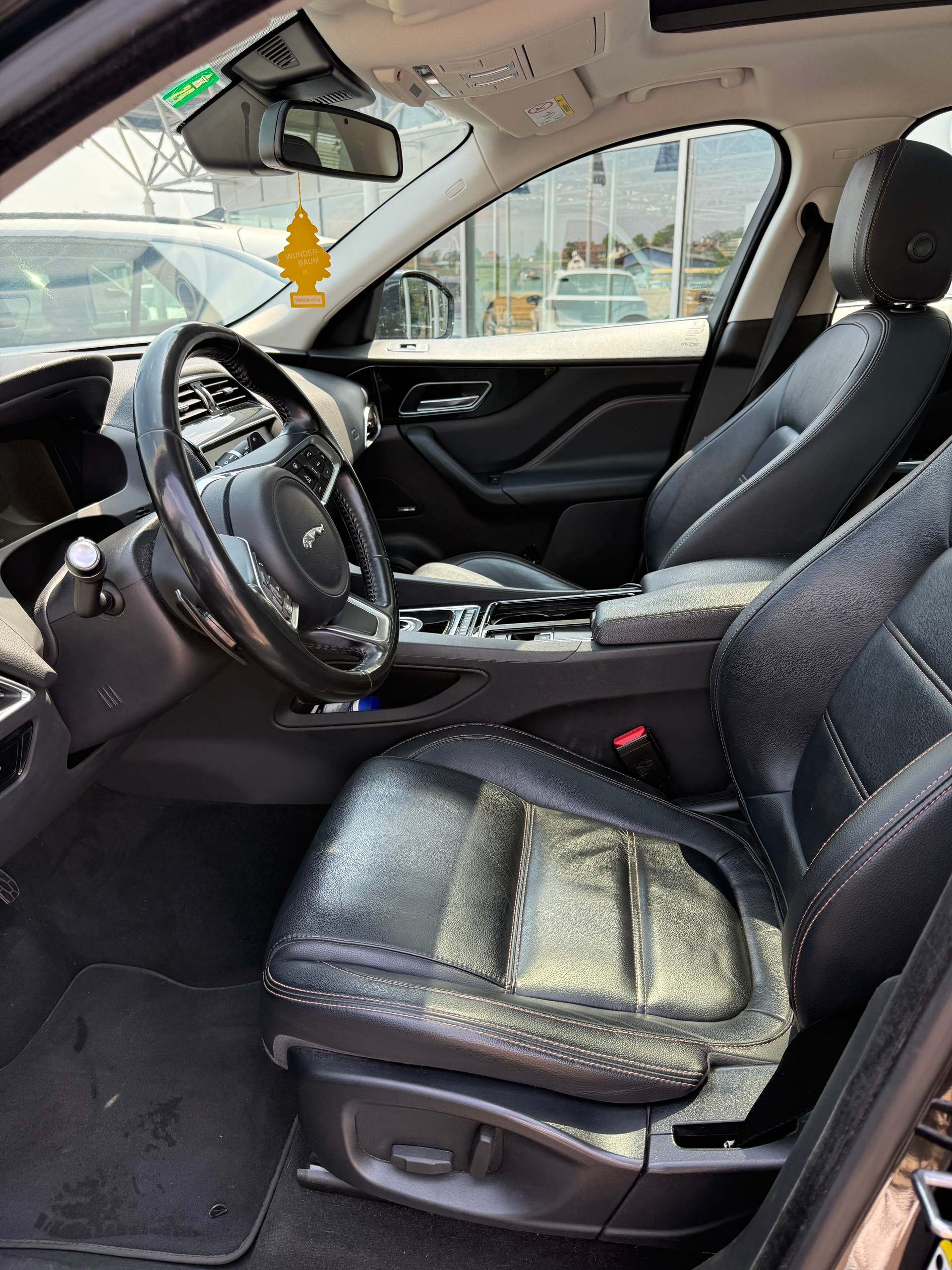 JAGUAR 2.0 D 240 Advantage AWD-image-8