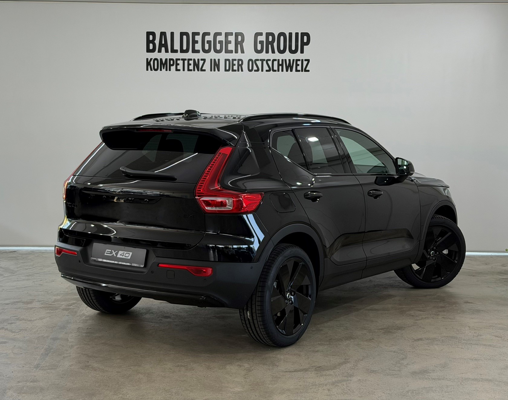 VOLVO XC40 2.0 B4 MH Black Edition-showroom-element-2