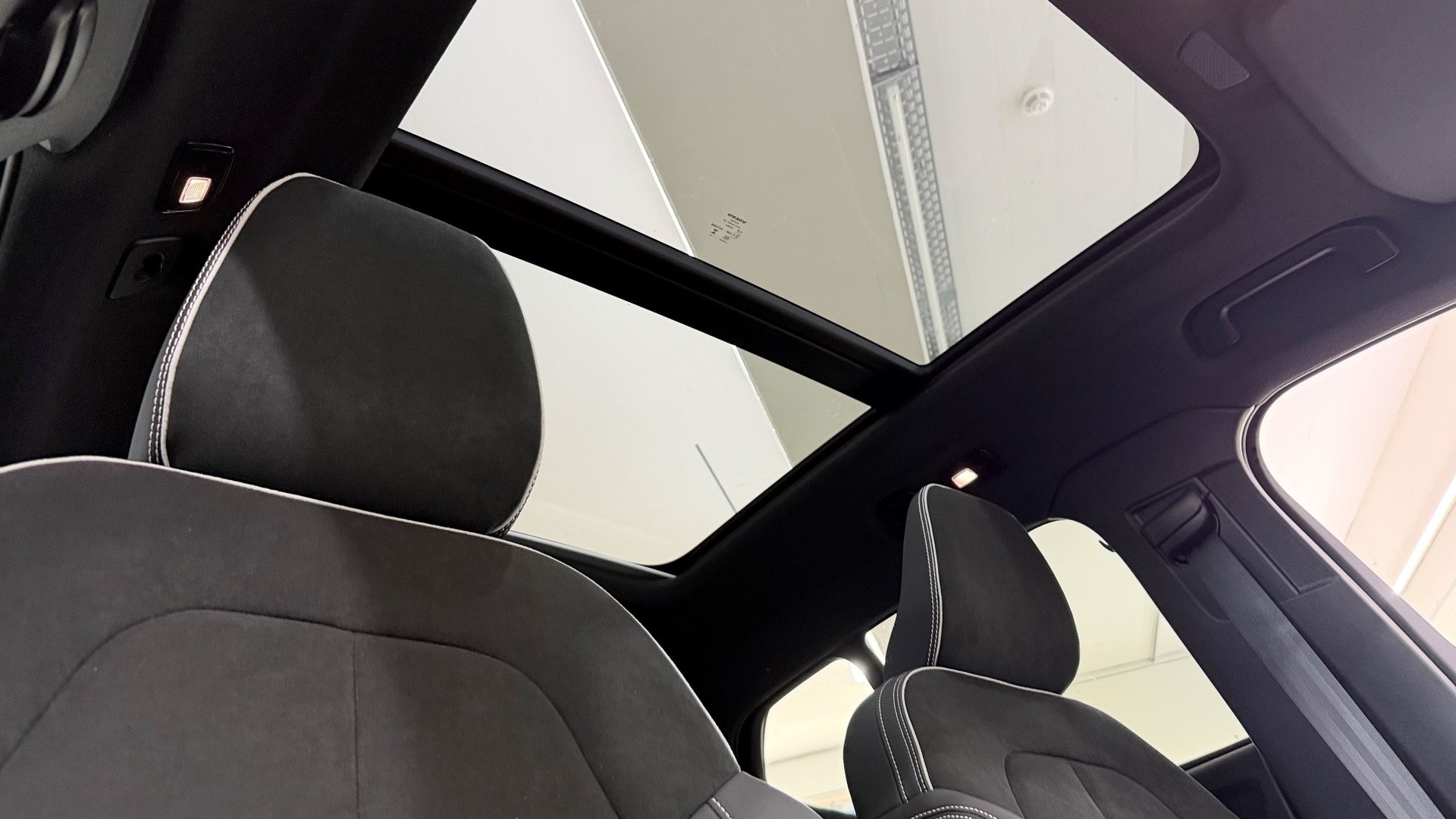 VOLVO XC40 2.0 B4 MH Black Edition-image-8