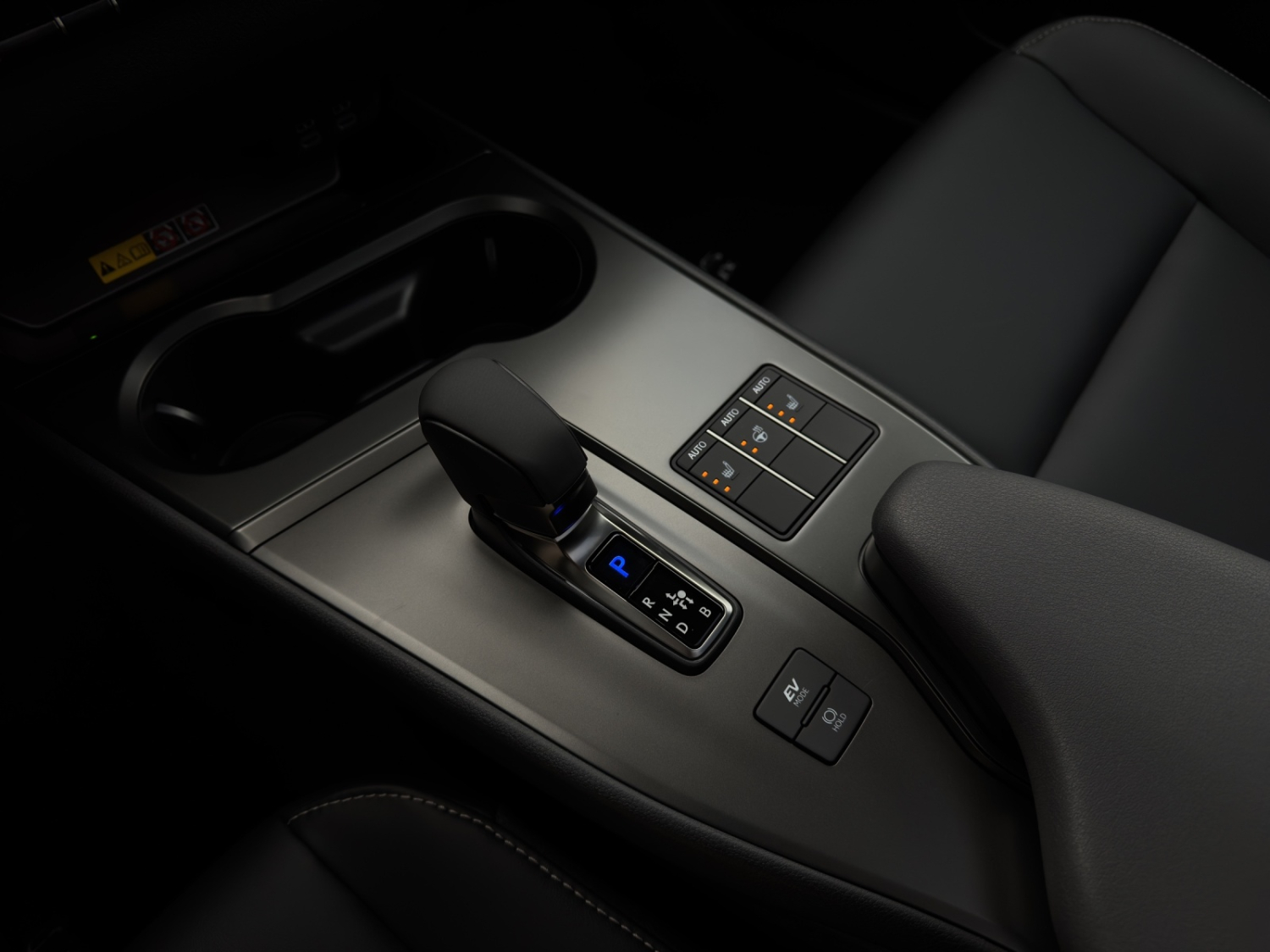 LEXUS UX 300h F-Line-image-13