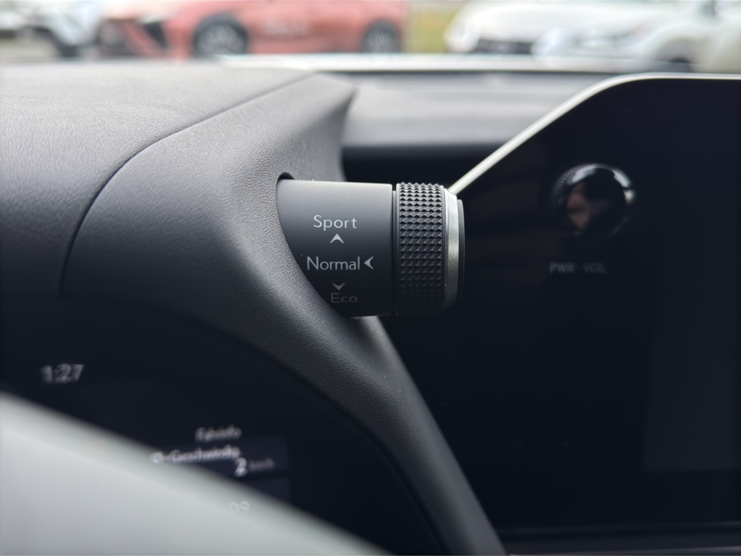 LEXUS UX 300h F-Line-image-15