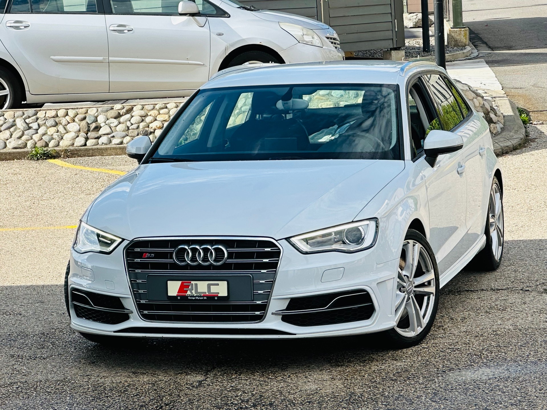 AUDI S3 Sportback 2.0 TFSI quattro S-tronic-showroom-element-1