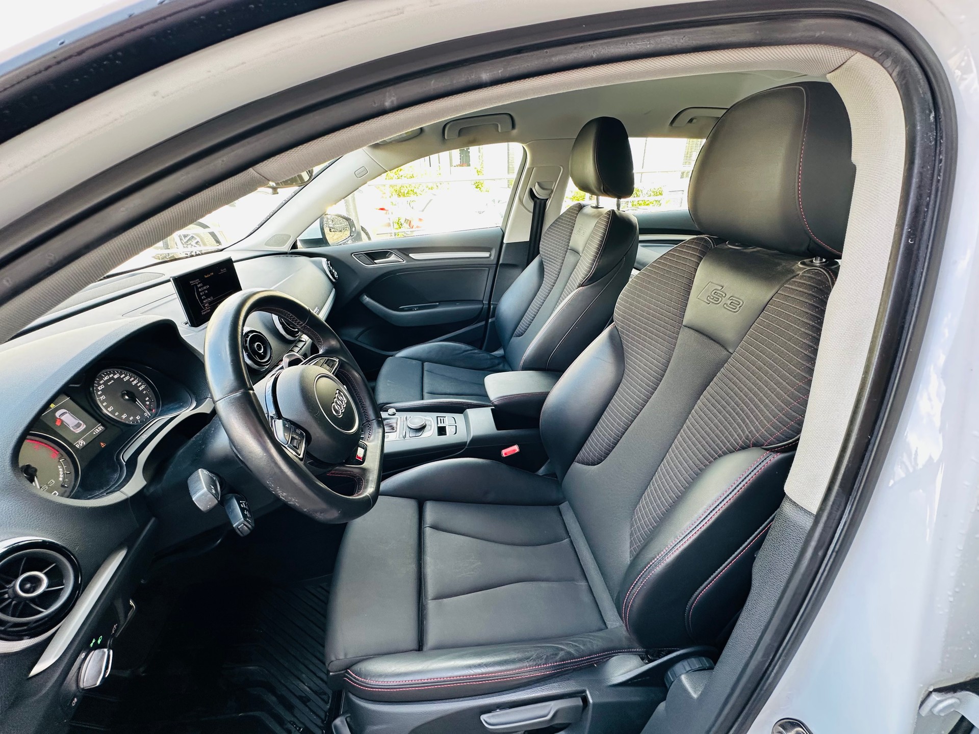 AUDI S3 Sportback 2.0 TFSI quattro S-tronic-image-8