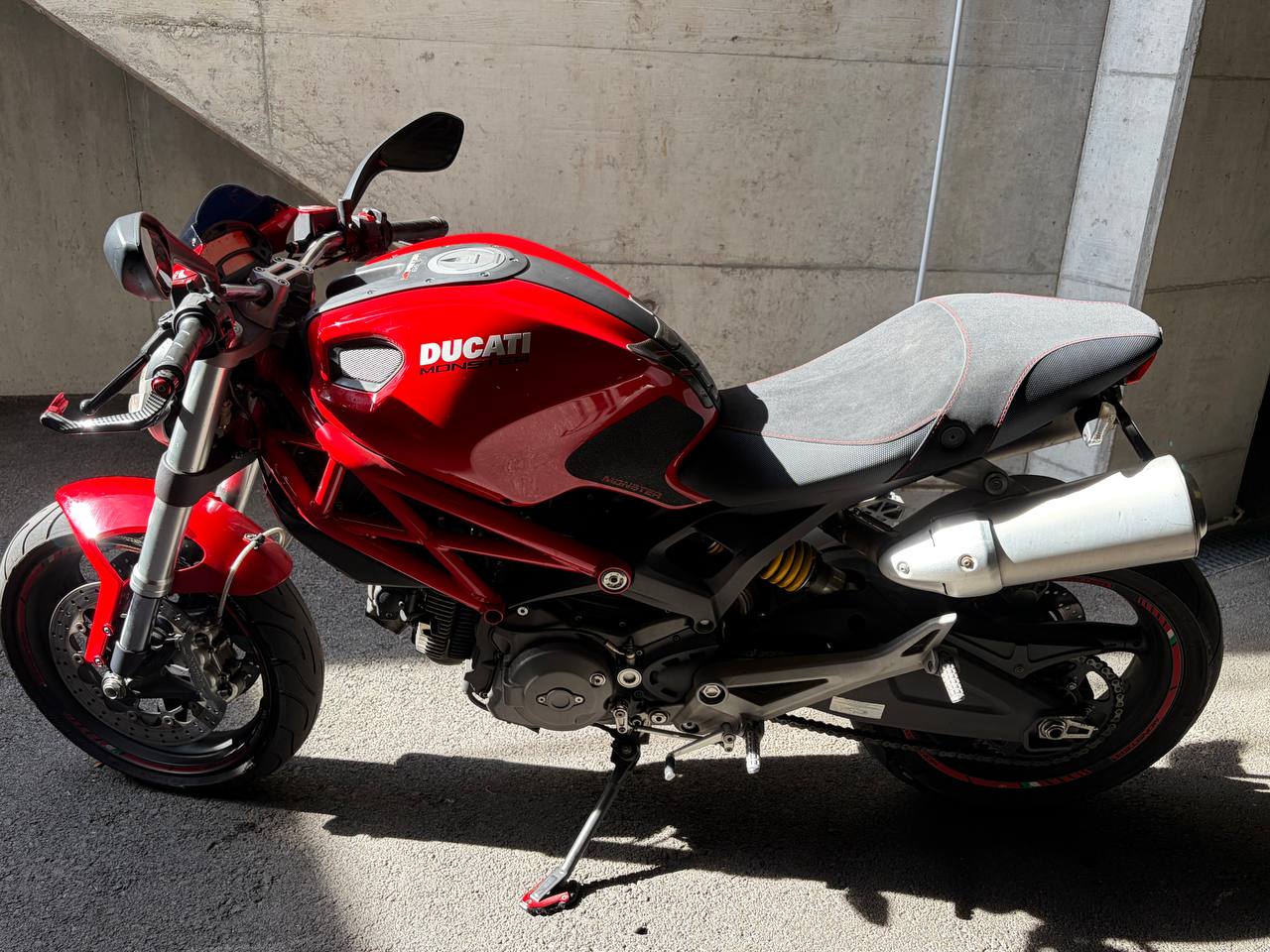 DUCATI Monster 696M plus-image-0