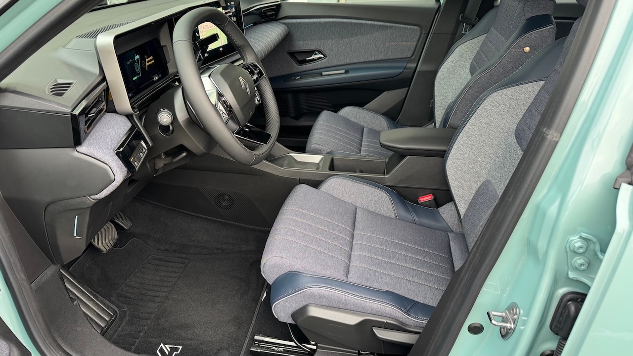 RENAULT R4 E-Tech Comfort Range 52 kWh Techno-image-15