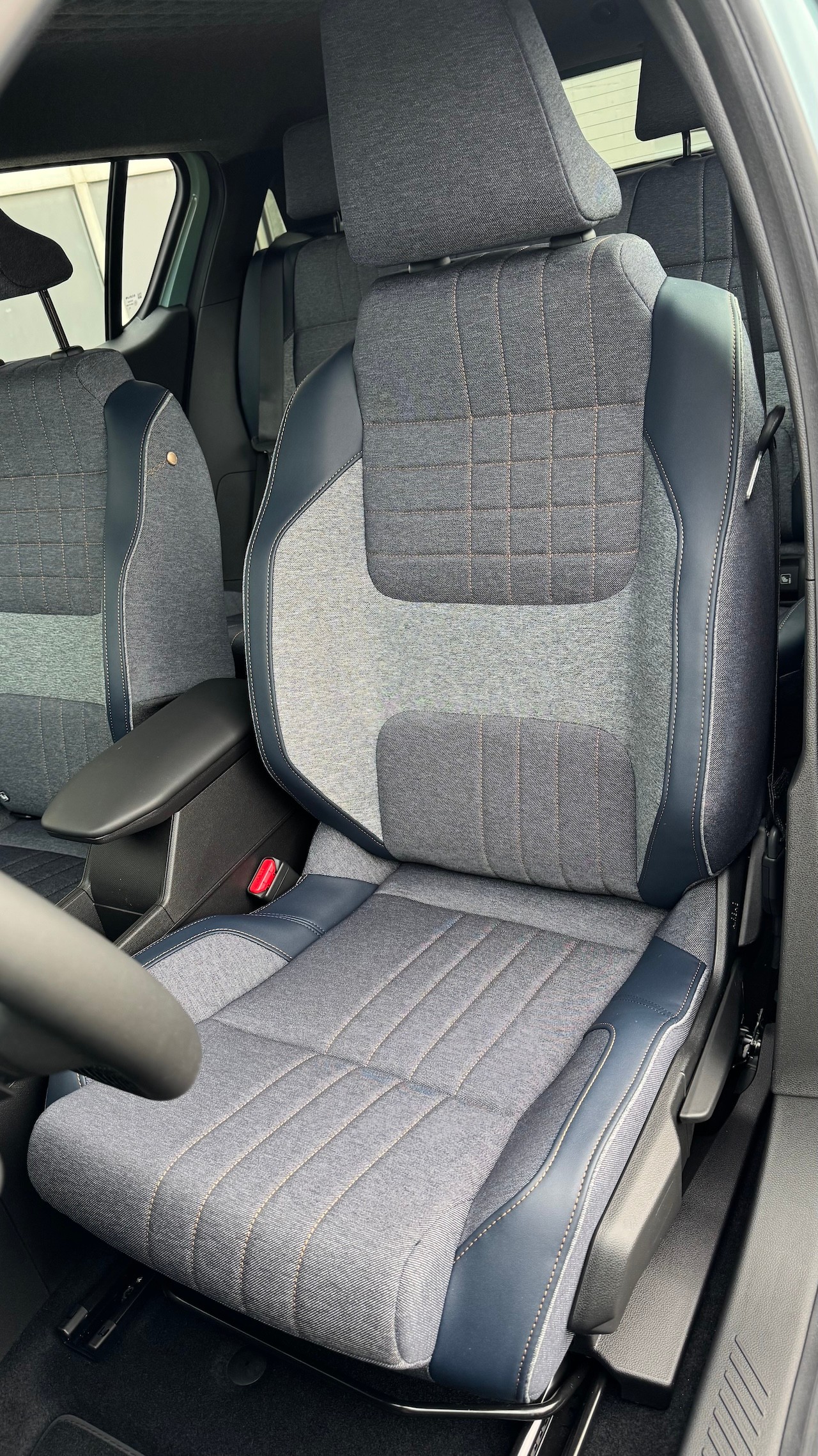 RENAULT R4 E-Tech Comfort Range 52 kWh Techno-image-16