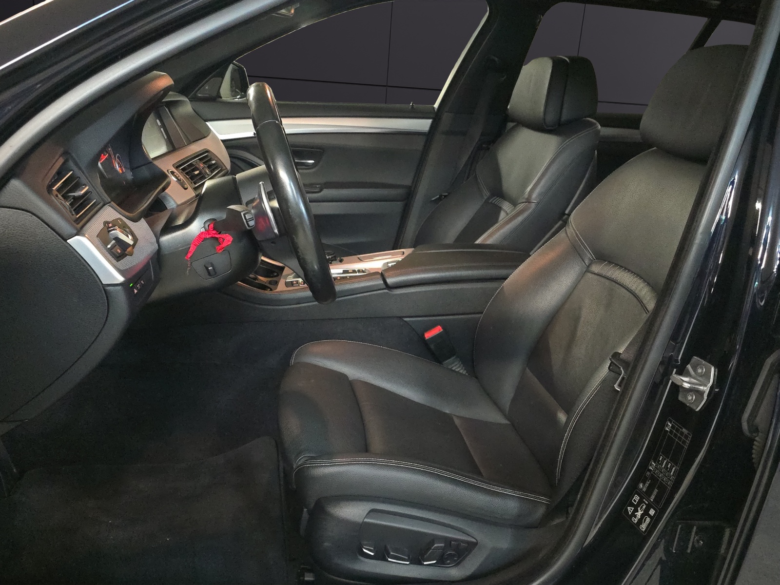 BMW M550d Touring xDrive Steptronic-image-8