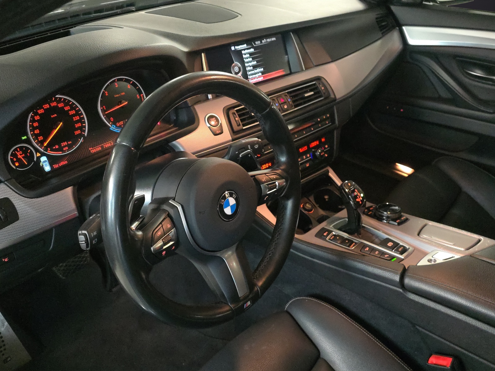 BMW M550d Touring xDrive Steptronic-image-9