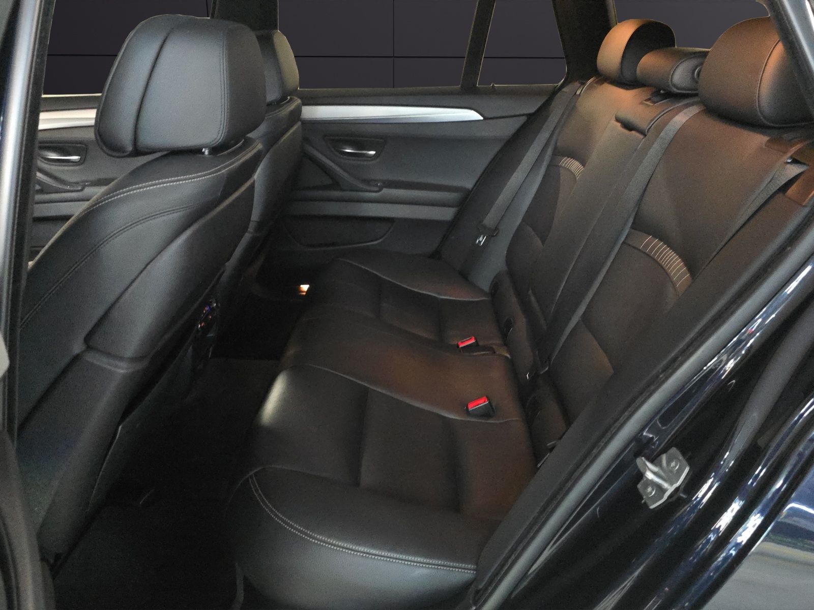 BMW M550 d Touring xDrive Steptronic-image-20