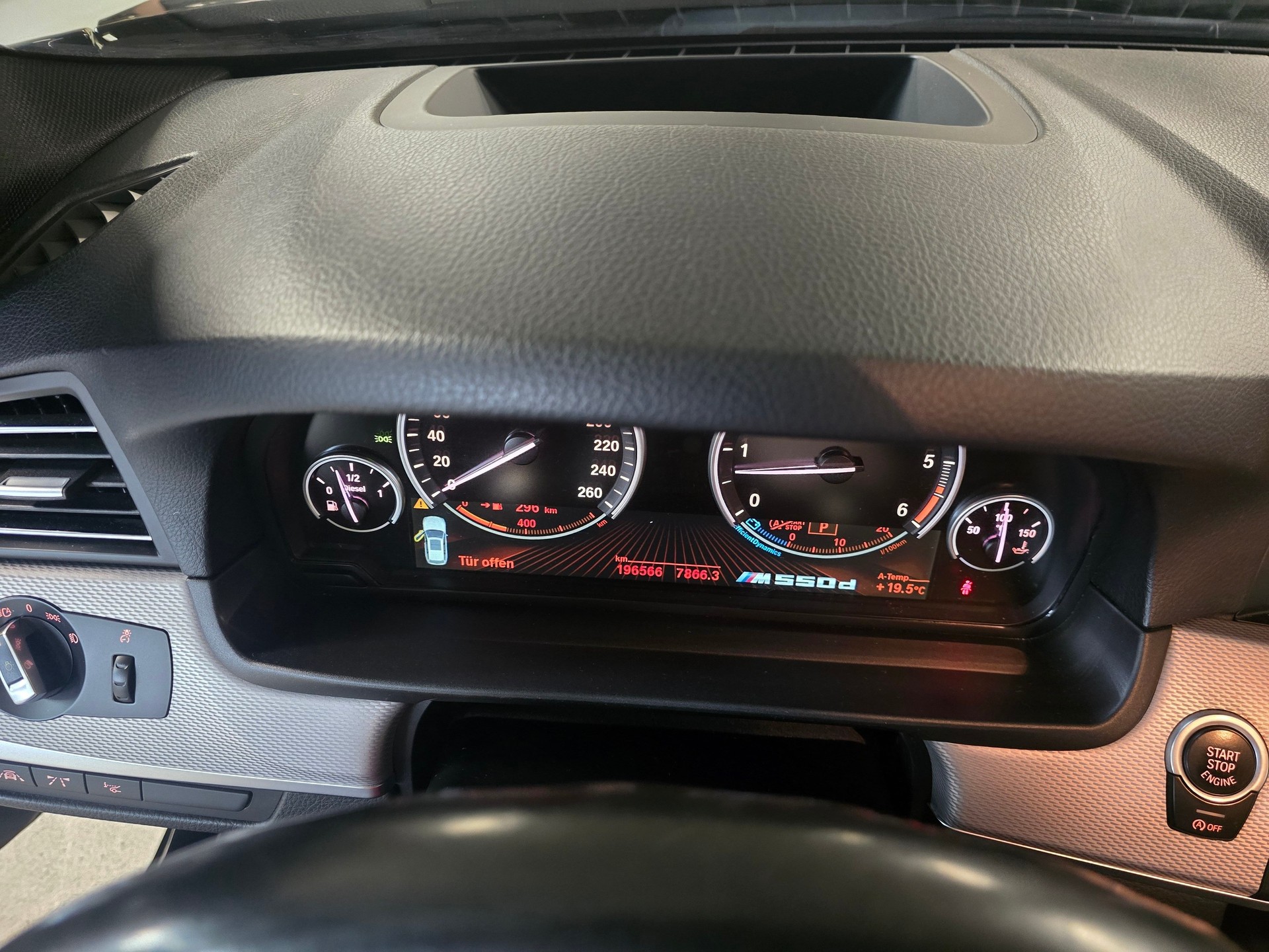 BMW M550 d Touring xDrive Steptronic-image-12