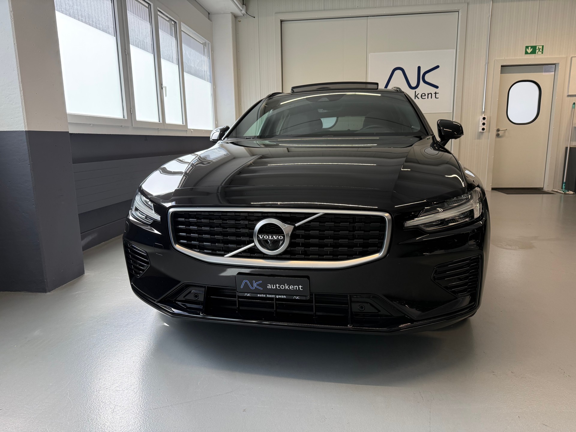 VOLVO V60 T8 eAWD Twin Engine R-Design Geartronic-showroom-element-1