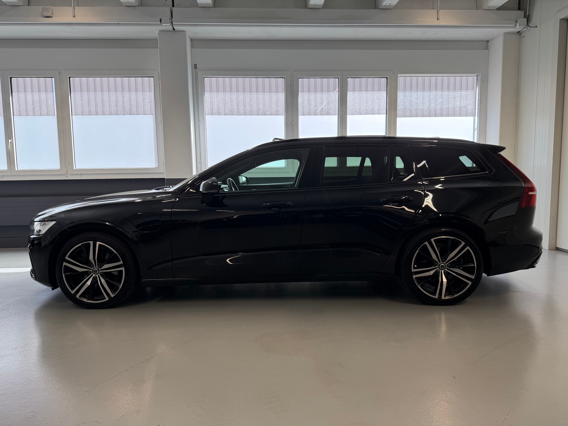 VOLVO V60 T8 eAWD Twin Engine R-Design Geartronic-showroom-element-2