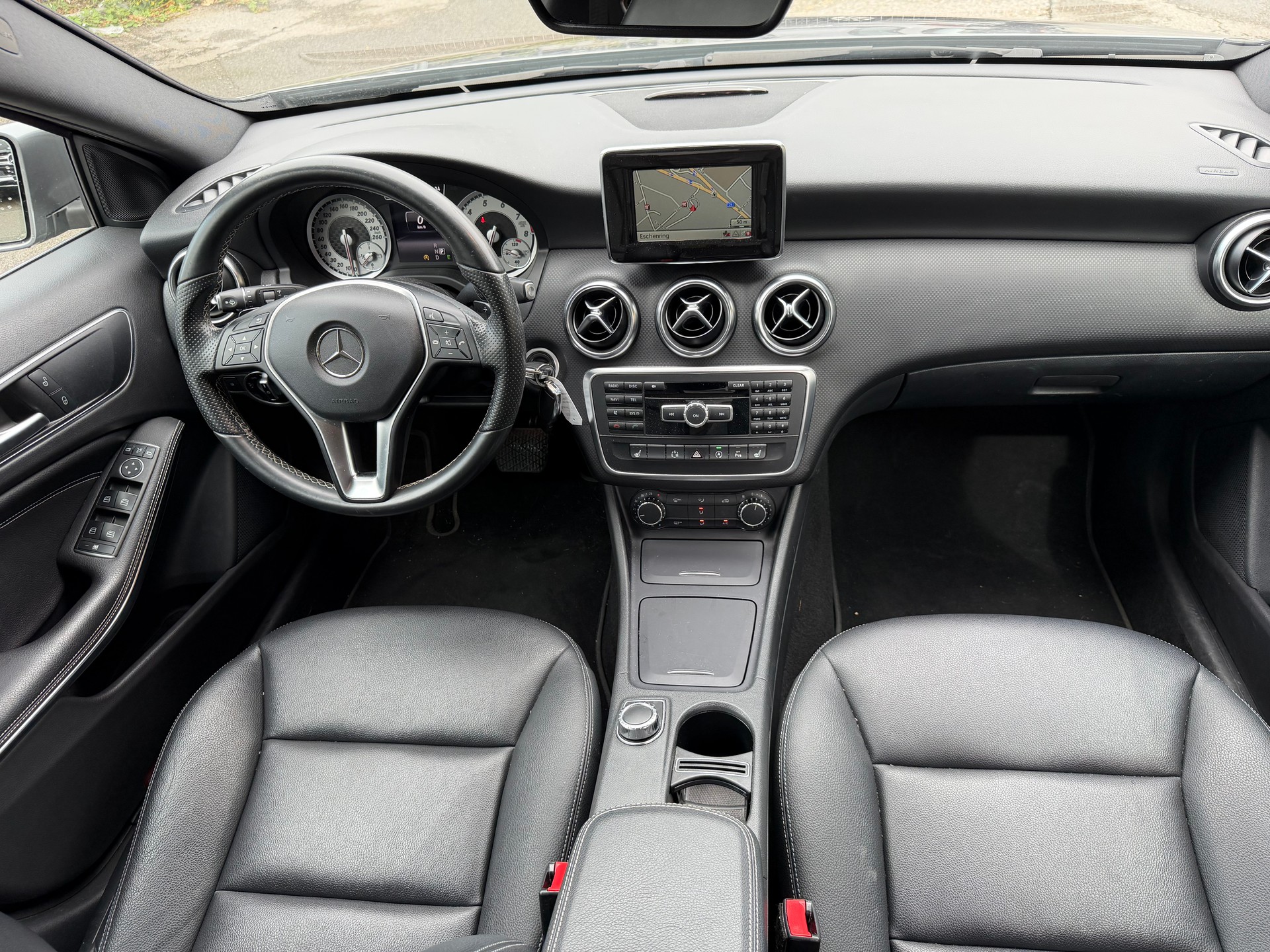 MERCEDES-BENZ A 180 Urban 7G-DCT-image-5