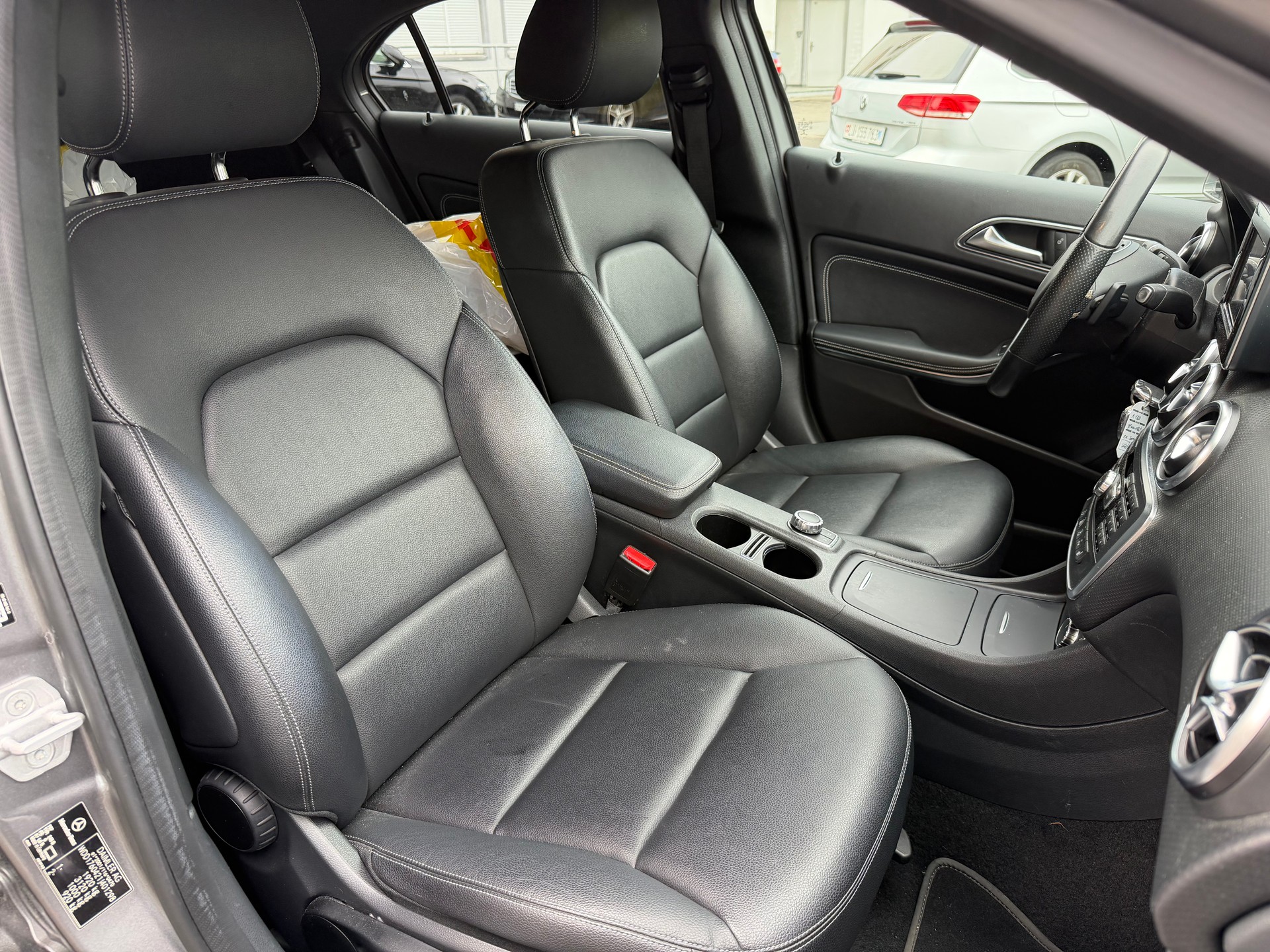 MERCEDES-BENZ A 180 Urban 7G-DCT-image-6