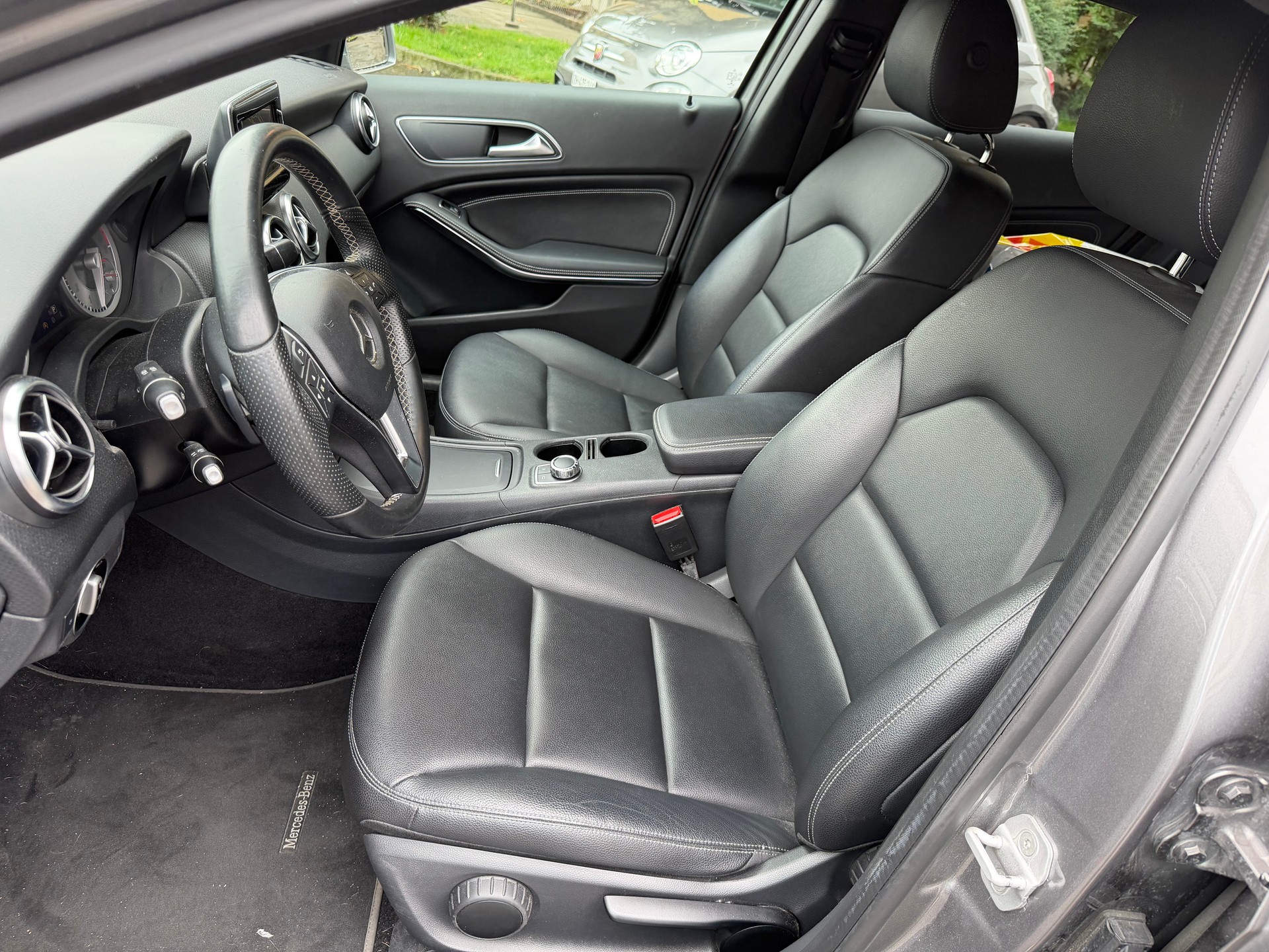 MERCEDES-BENZ A 180 Urban 7G-DCT-image-8