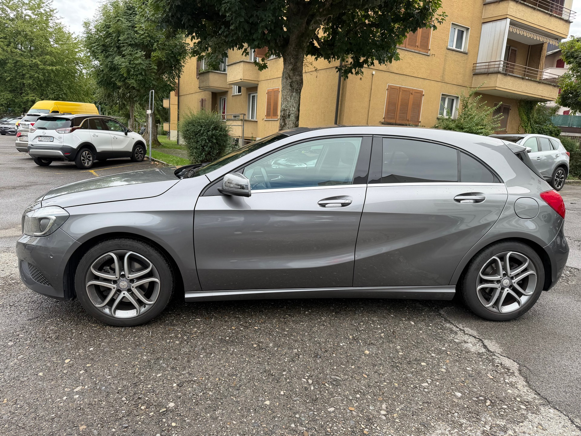 MERCEDES-BENZ A 180 Urban 7G-DCT-image-1