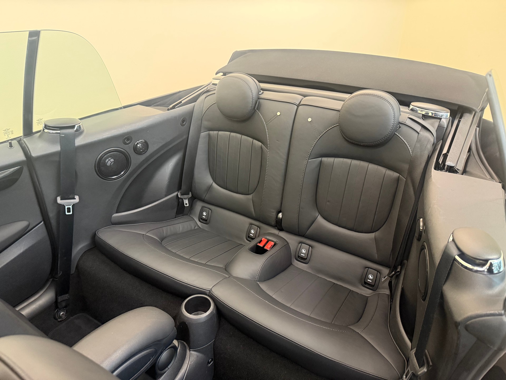 MINI Cooper John Cooper Works Cabriolet Steptronic-image-31