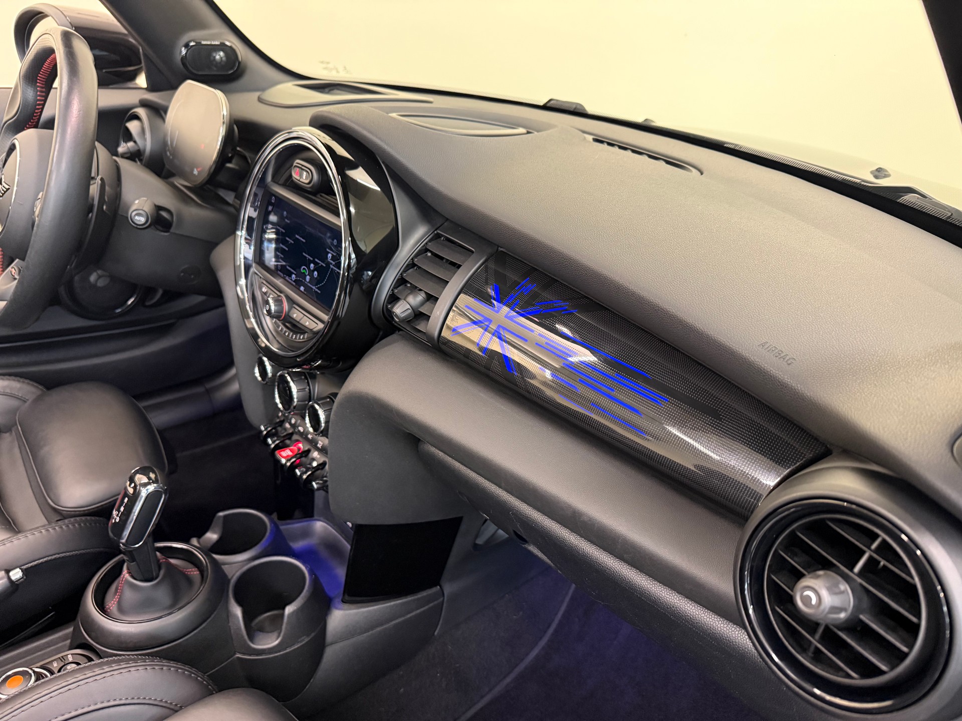 MINI Cooper John Cooper Works Cabriolet Steptronic-image-29