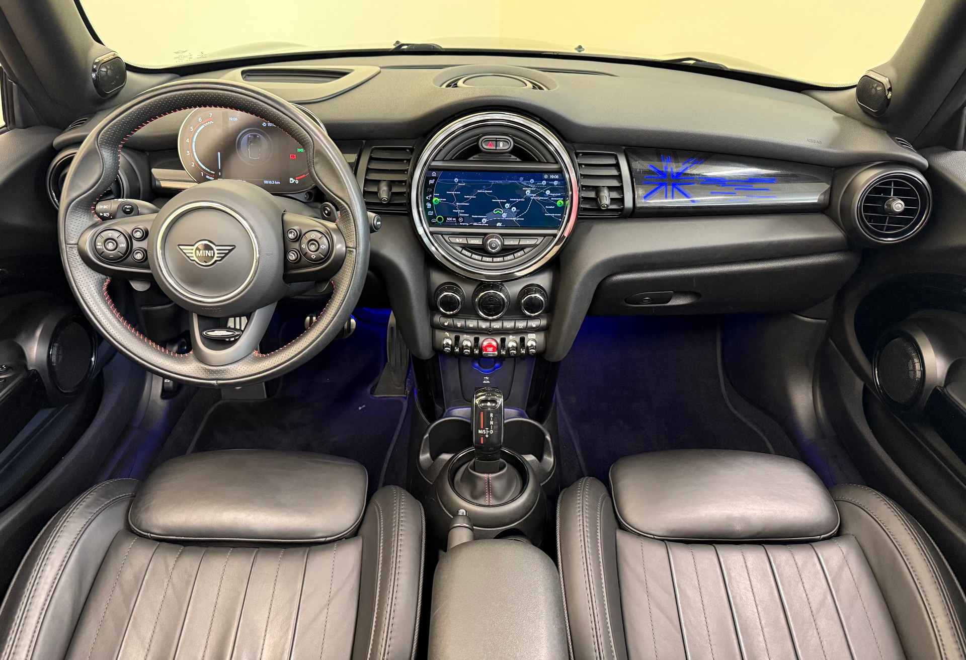 MINI Cooper John Cooper Works Cabriolet Steptronic-image-17