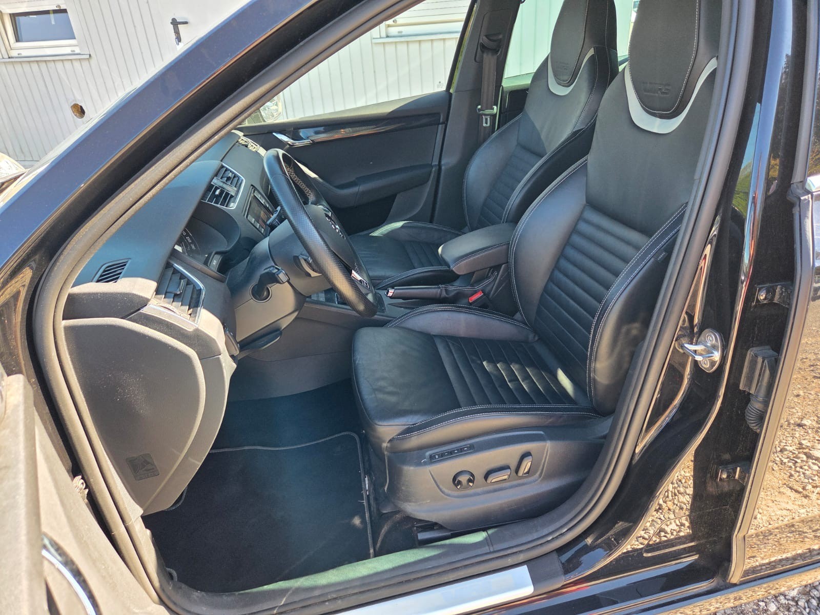 SKODA Octavia Combi 2.0 TSI RS DSG-image-10